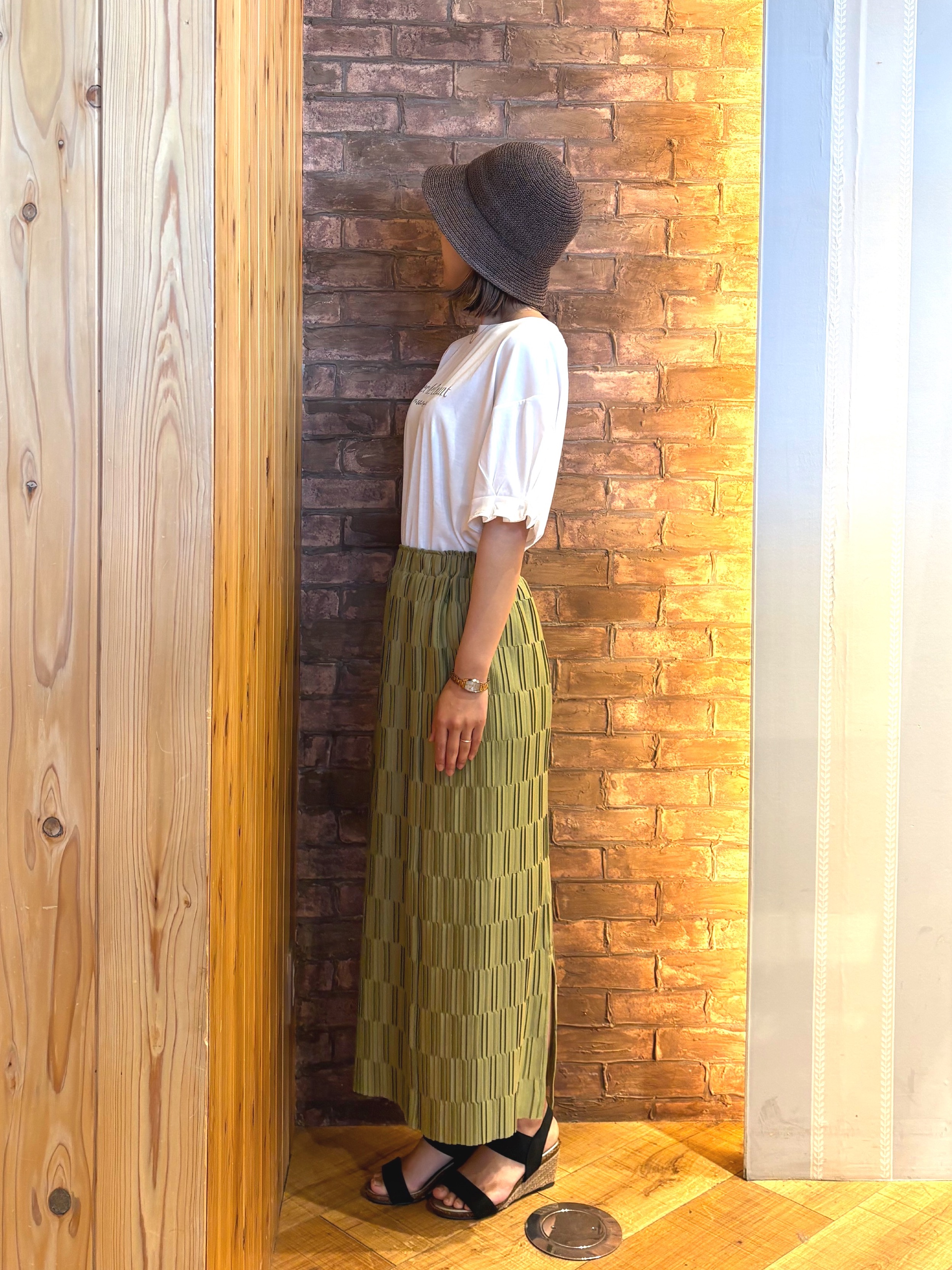 mieさんの「SHOO･LA･RUE｜【ひんやり/UV/S-LL】お袖ふんわり二の腕カバー ぷっくりラメプリントTシャツ」を使ったコーディネート
