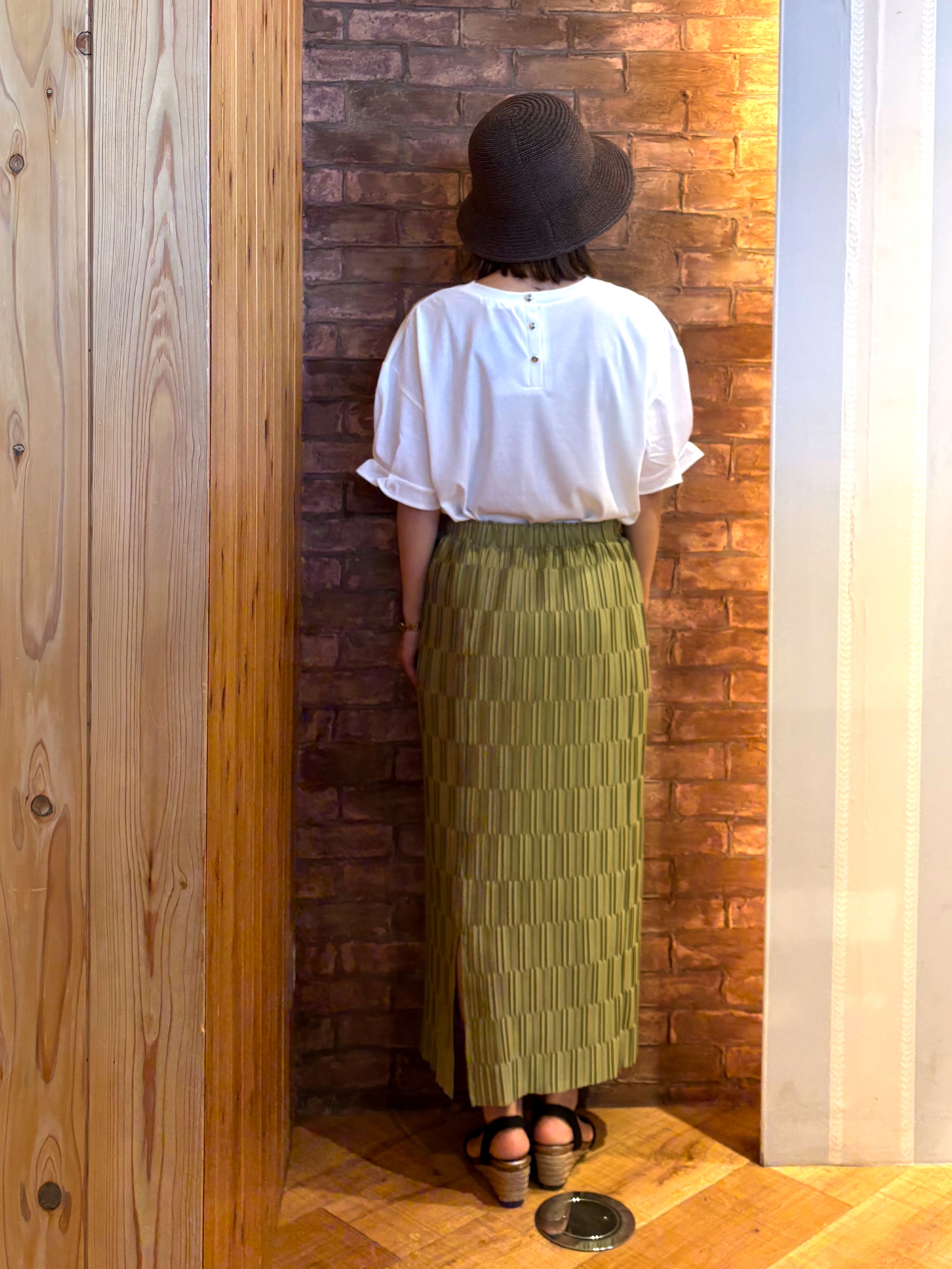 mieさんの「SHOO･LA･RUE｜【ひんやり/UV/S-LL】お袖ふんわり二の腕カバー ぷっくりラメプリントTシャツ」を使ったコーディネート