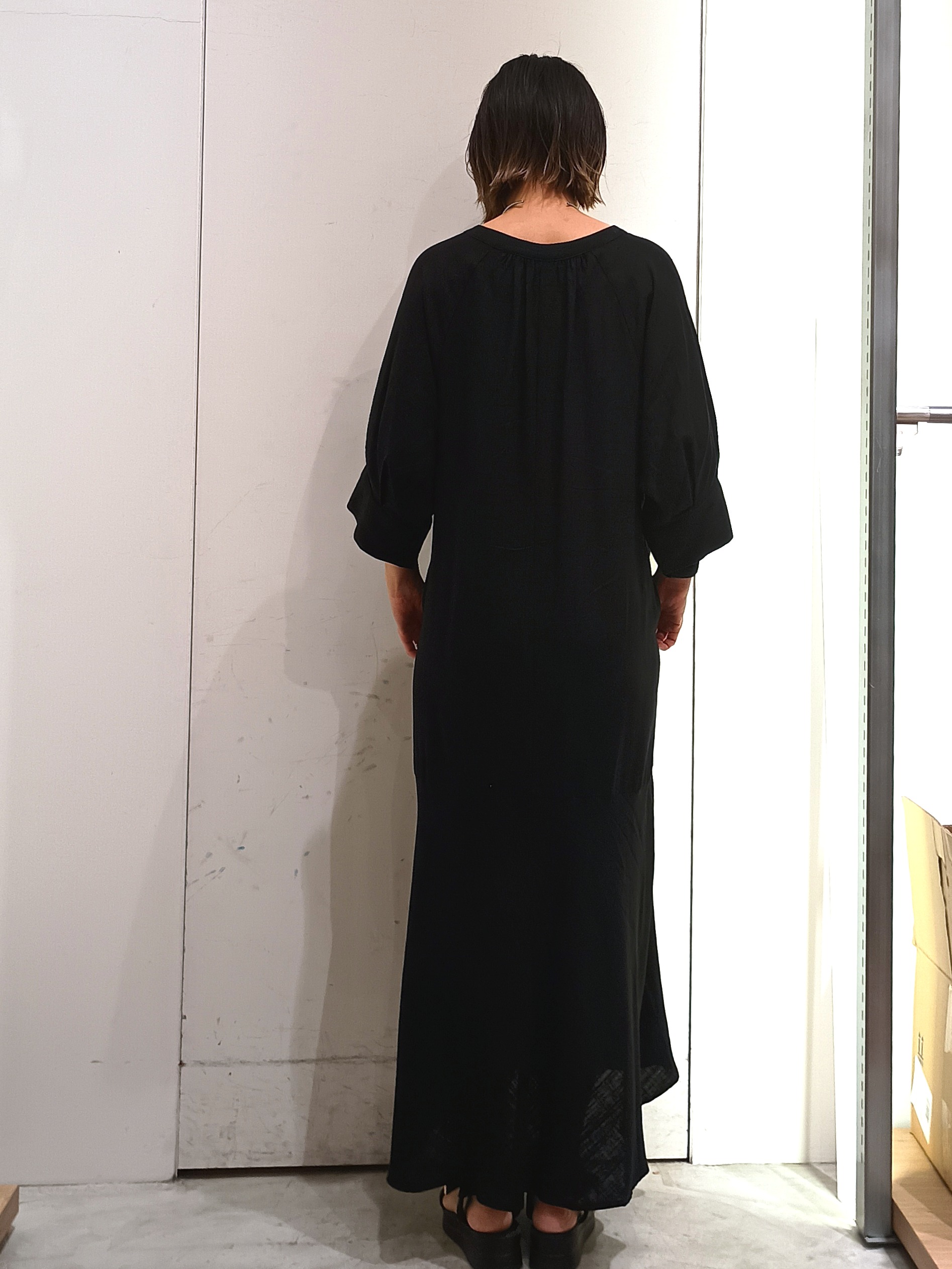 shinkoさんの「OPAQUE.CLIP｜キーネックロングワンピース【洗える】」を使ったコーディネート