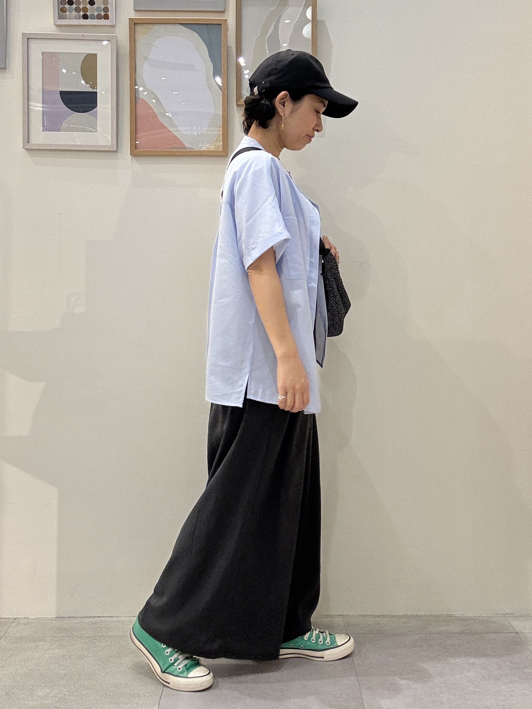 たけぴさんの「SHOO･LA･RUE｜【通気性〇/UV/S-LL】風が通り抜ける 半袖バンドカラーシアーシャツ」を使ったコーディネート