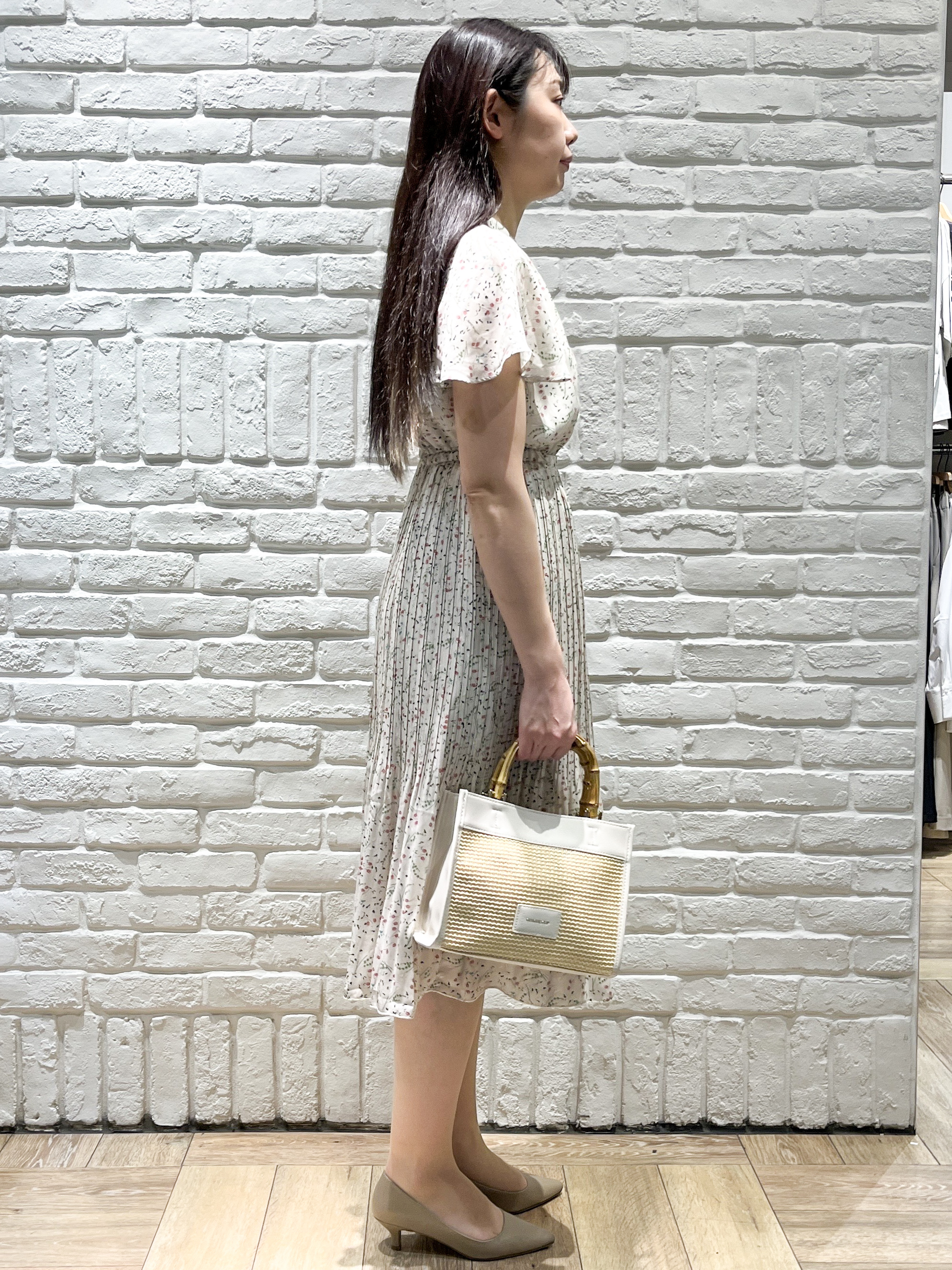 erinaさんの「index｜◆【日比谷花壇コラボ】ラッフルタイプリーツワンピース【防シワ/洗濯機OK】」を使ったコーディネート