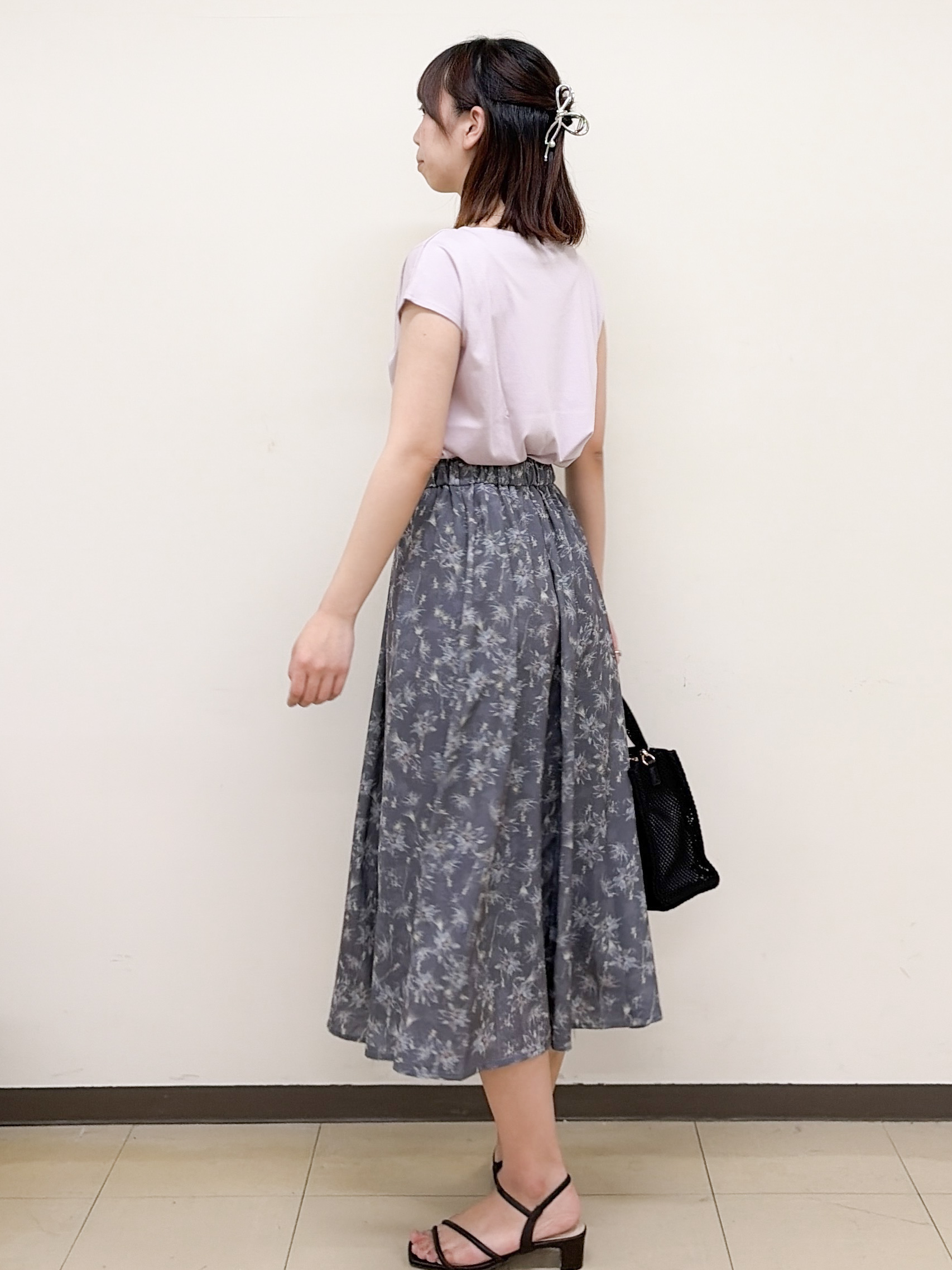 yurinaさんの「index｜【接触冷感】ビジューキーネックフレンチトップス《UVケア／洗濯機OK／XS～3L／8col》」を使ったコーディネート