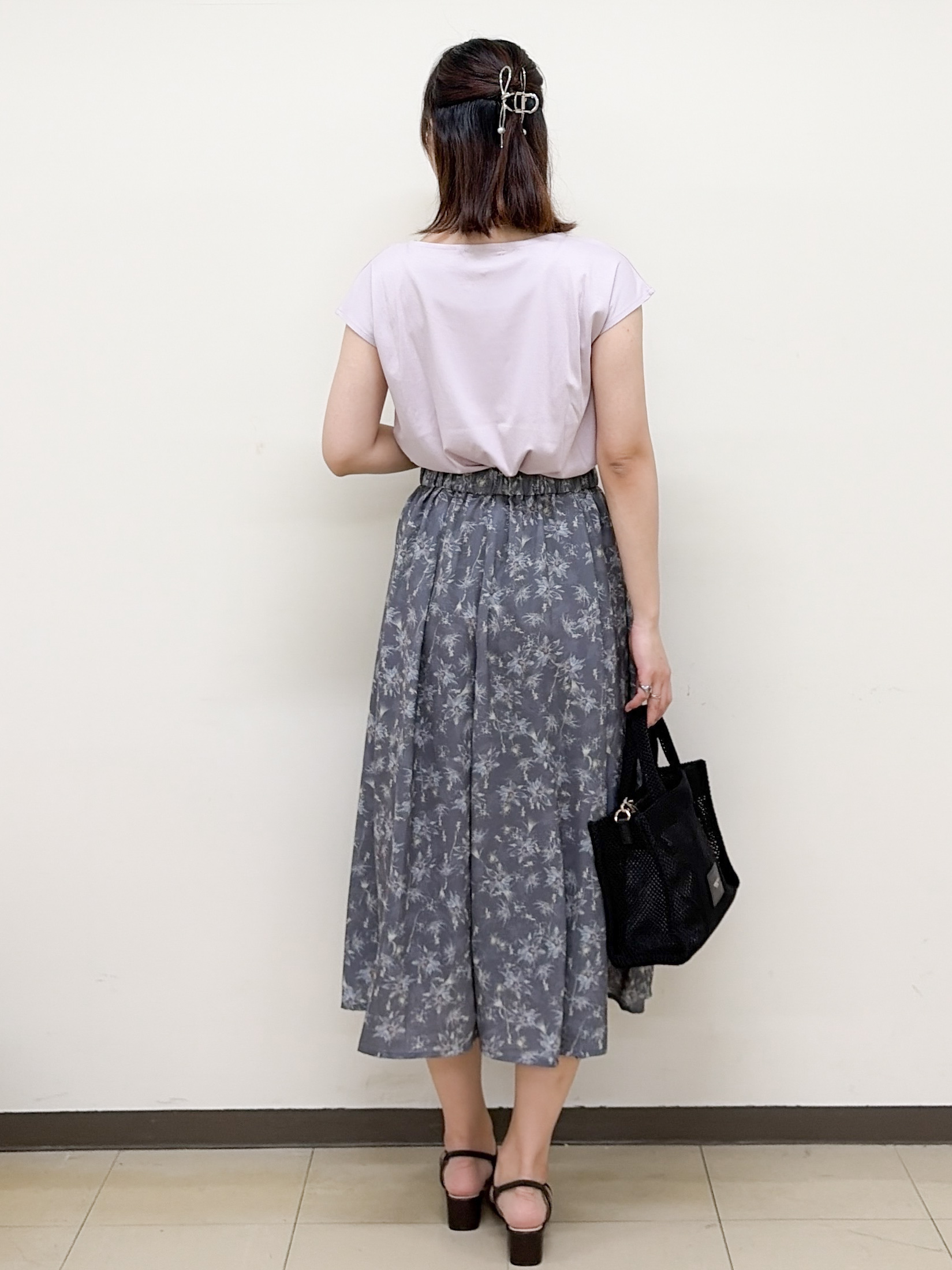 yurinaさんの「index｜【接触冷感】ビジューキーネックフレンチトップス《UVケア／洗濯機OK／XS～3L／8col》」を使ったコーディネート