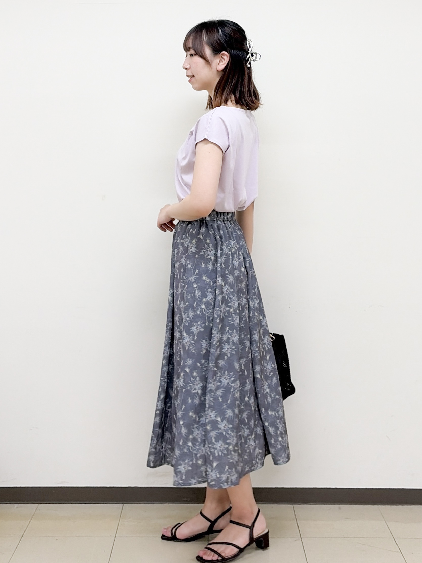 yurinaさんの「index｜【接触冷感】ビジューキーネックフレンチトップス《UVケア／洗濯機OK／XS～3L／8col》」を使ったコーディネート