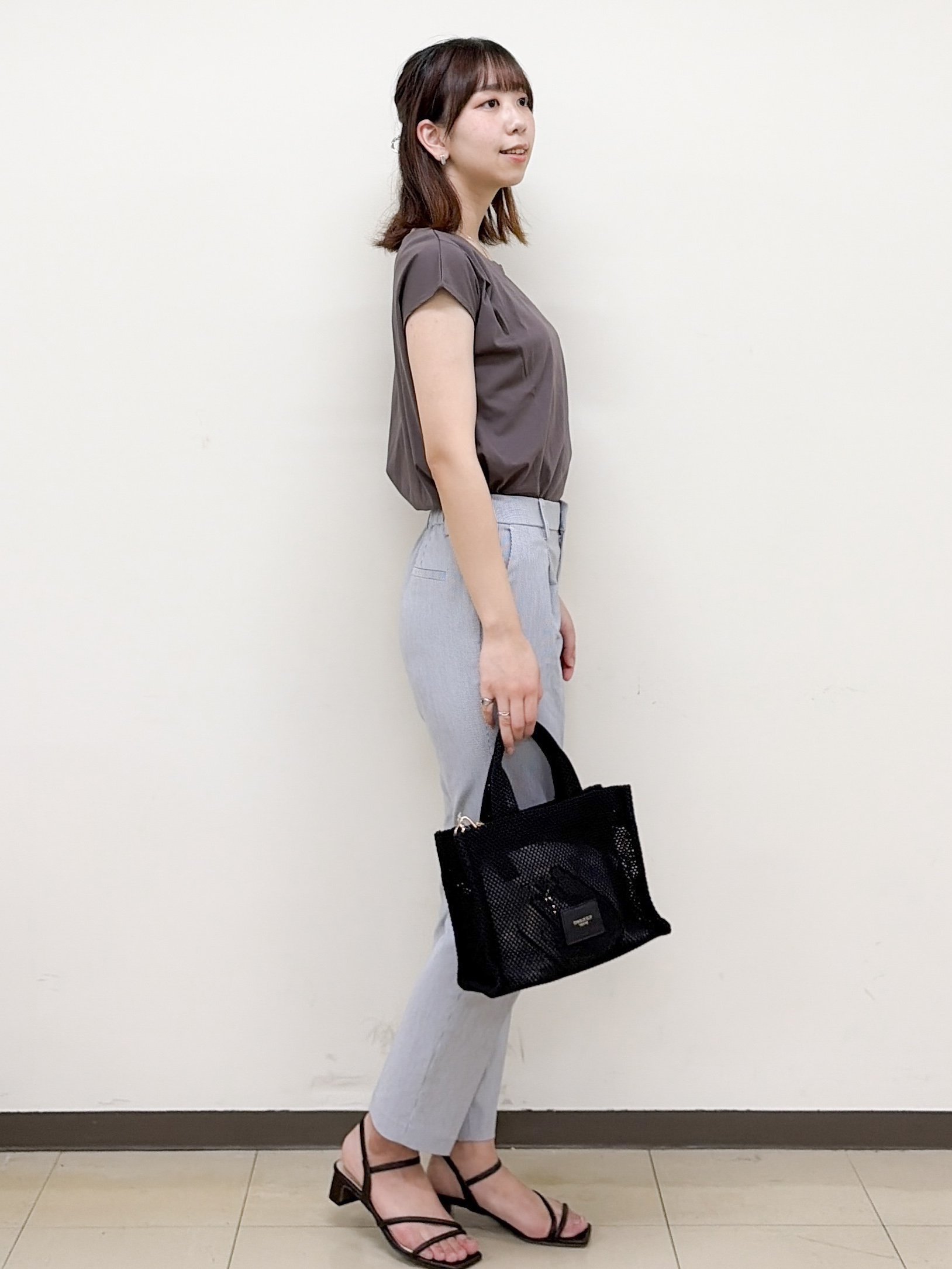 yurinaさんの「index｜【接触冷感】ビジューキーネックフレンチトップス《UVケア／洗濯機OK／XS～3L／8col》」を使ったコーディネート