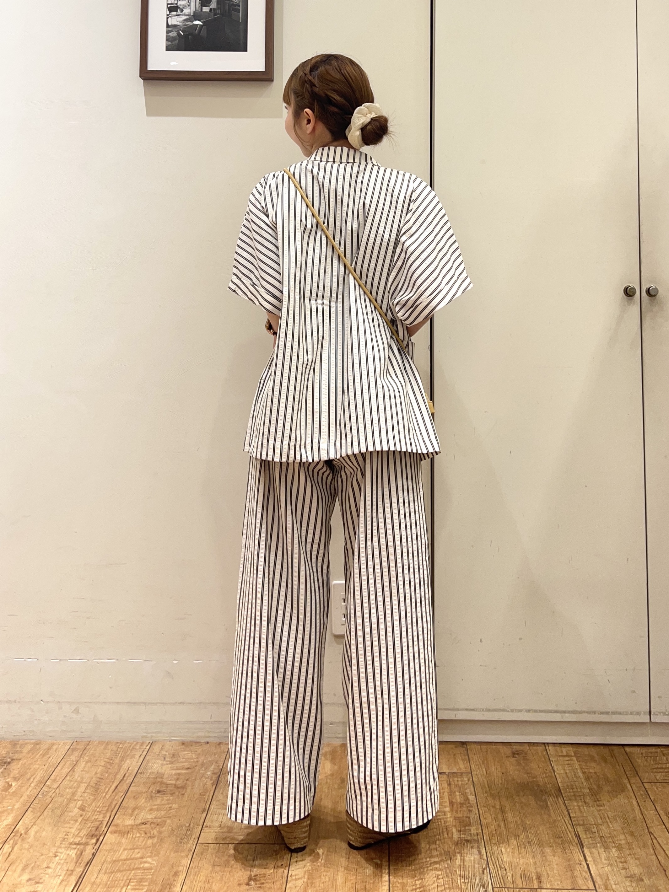 AIRIさんの「SHOO･LA･RUE｜【S-LL/吸水速乾/セットアップ可】羽織るだけで主役になる サッカーストライプシャツジャケット」を使ったコーディネート