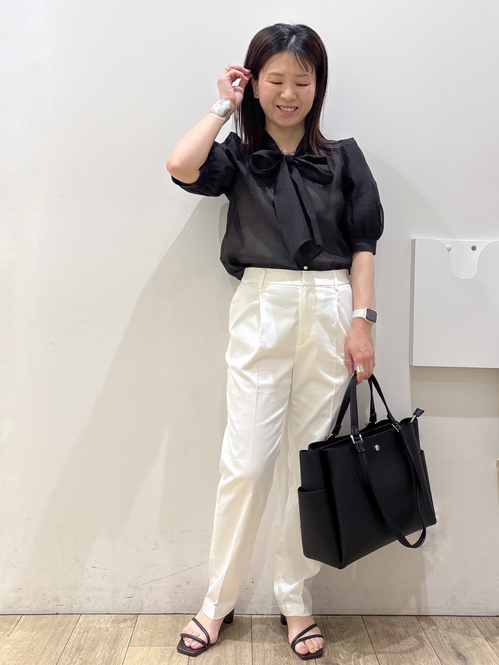mameさんの「index｜【マツコの知らない世界で紹介】オーガンシアーリボンフリルブラウス《洗濯機OK／イージーアイロン》」を使ったコーディネート