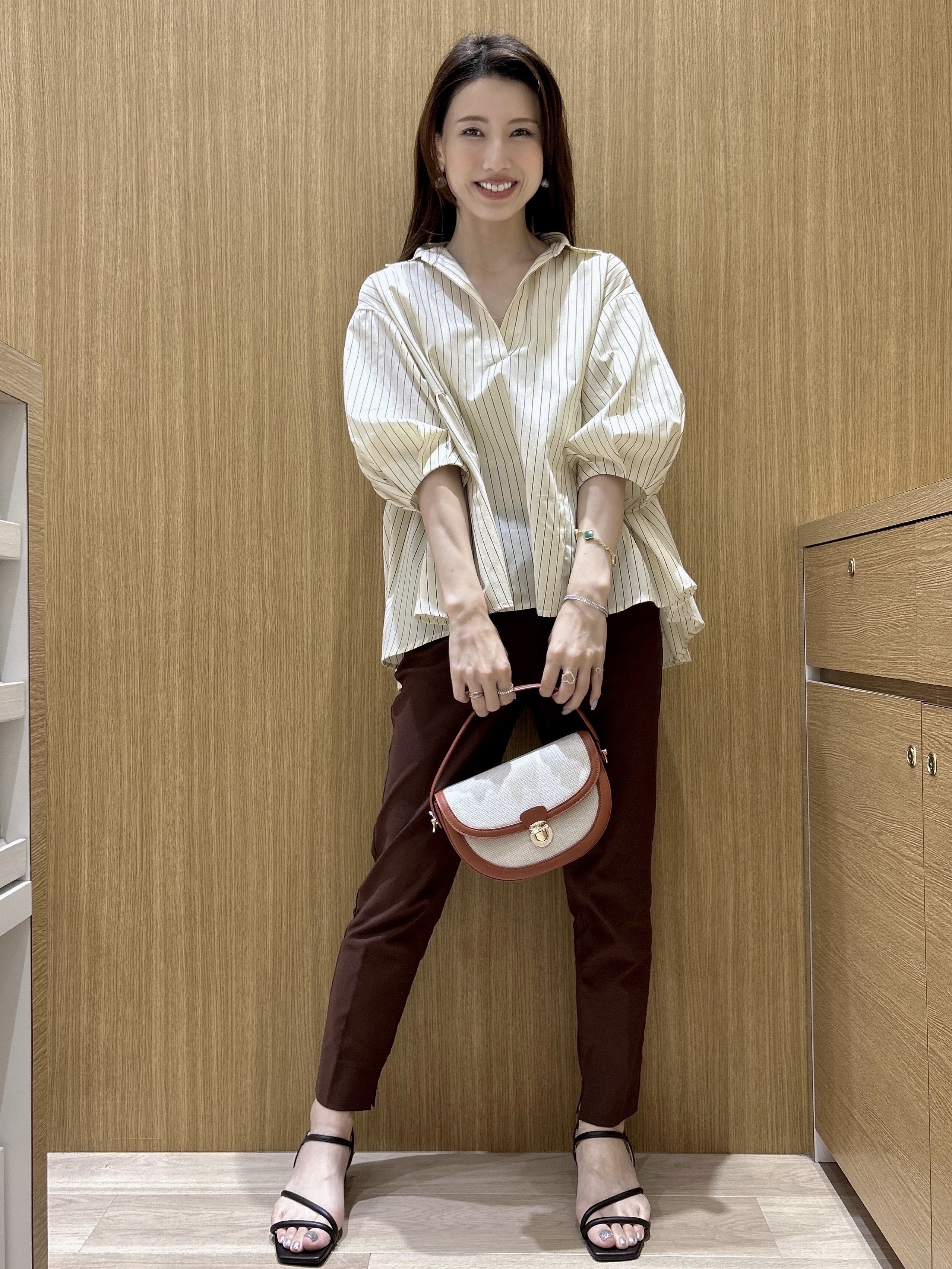 maiさんの「OPAQUE.CLIP｜スキッパーペプラムブラウス【洗濯機OK】」を使ったコーディネート