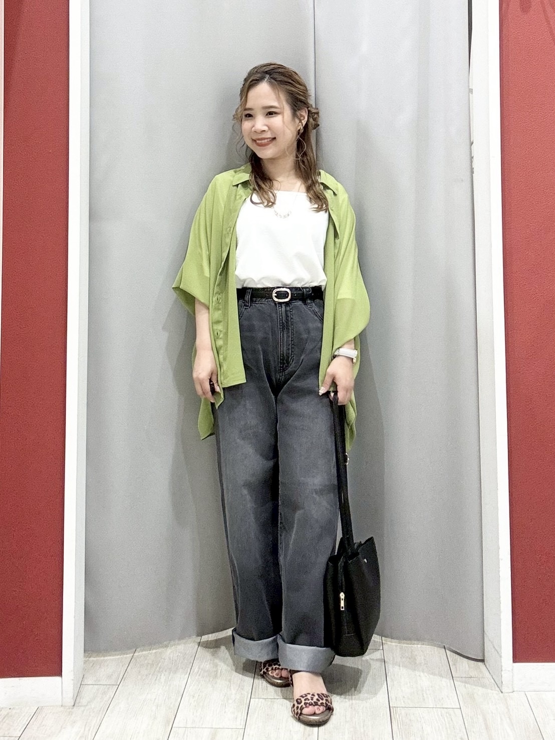 shioさんの「SHOO･LA･RUE｜【S-LL/洗濯機可】選べる3柄 ヴィンテージ風こなれアソートTシャツ」を使ったコーディネート