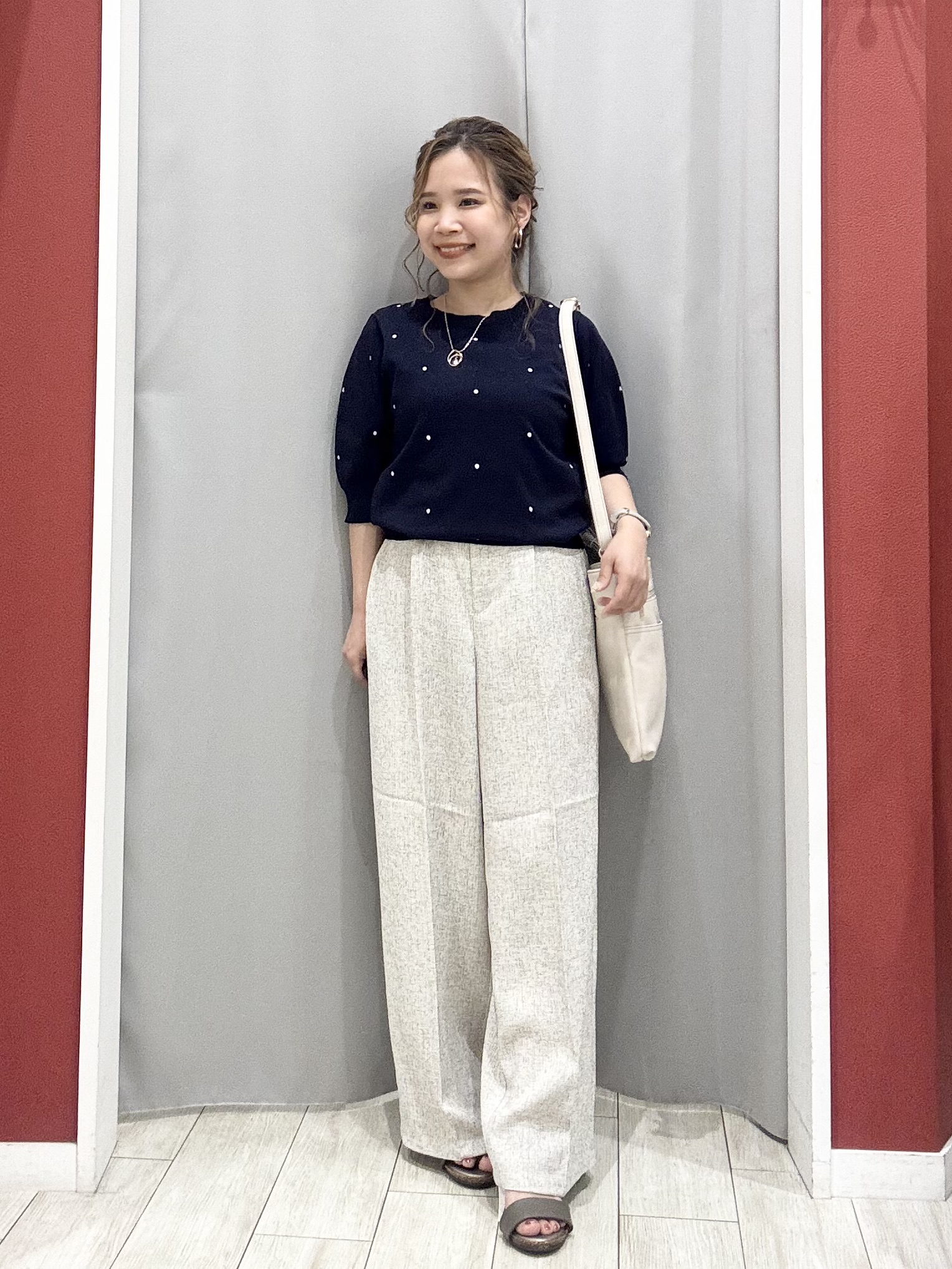 shioさんの「SHOO･LA･RUE｜【S-LL/二の腕カバー】品よく隠せる ドット刺繍5分袖ニット」を使ったコーディネート