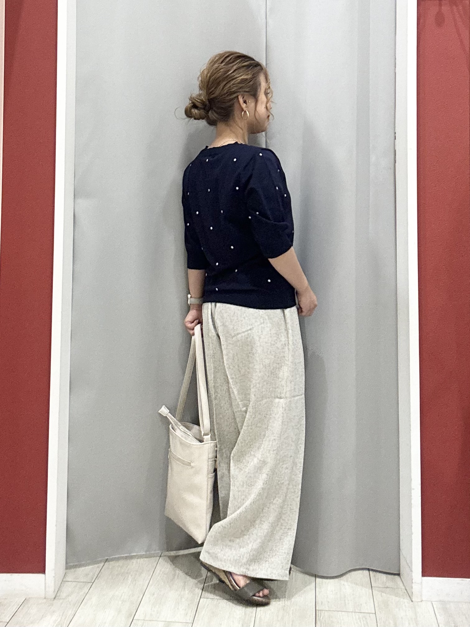 shioさんの「SHOO･LA･RUE｜【S-LL/二の腕カバー】品よく隠せる ドット刺繍5分袖ニット」を使ったコーディネート