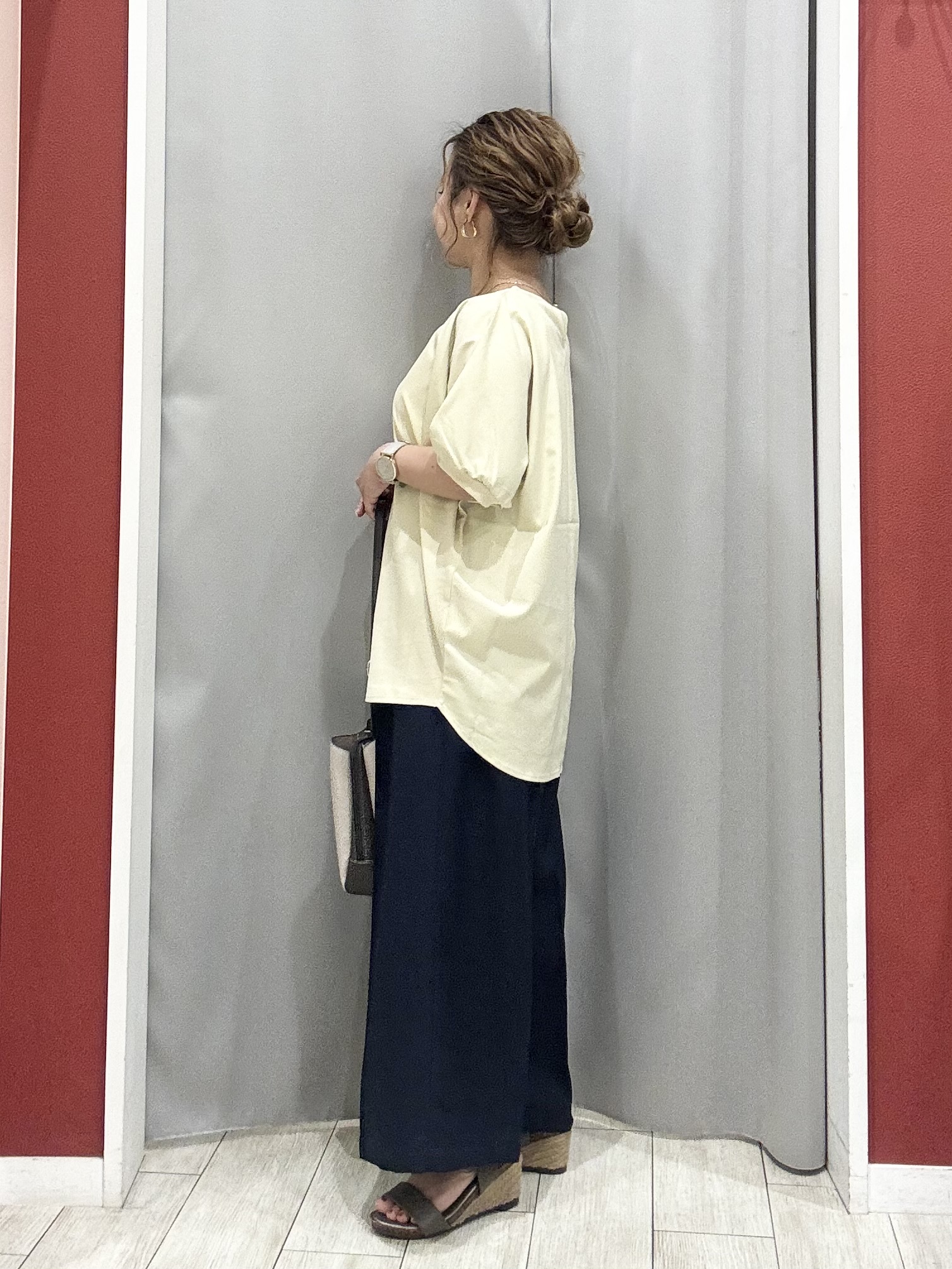 shioさんの「SHOO･LA･RUE｜【洗濯後しわになりにくい】インせず着られる さらっとタッチのドルマンブラウス」を使ったコーディネート