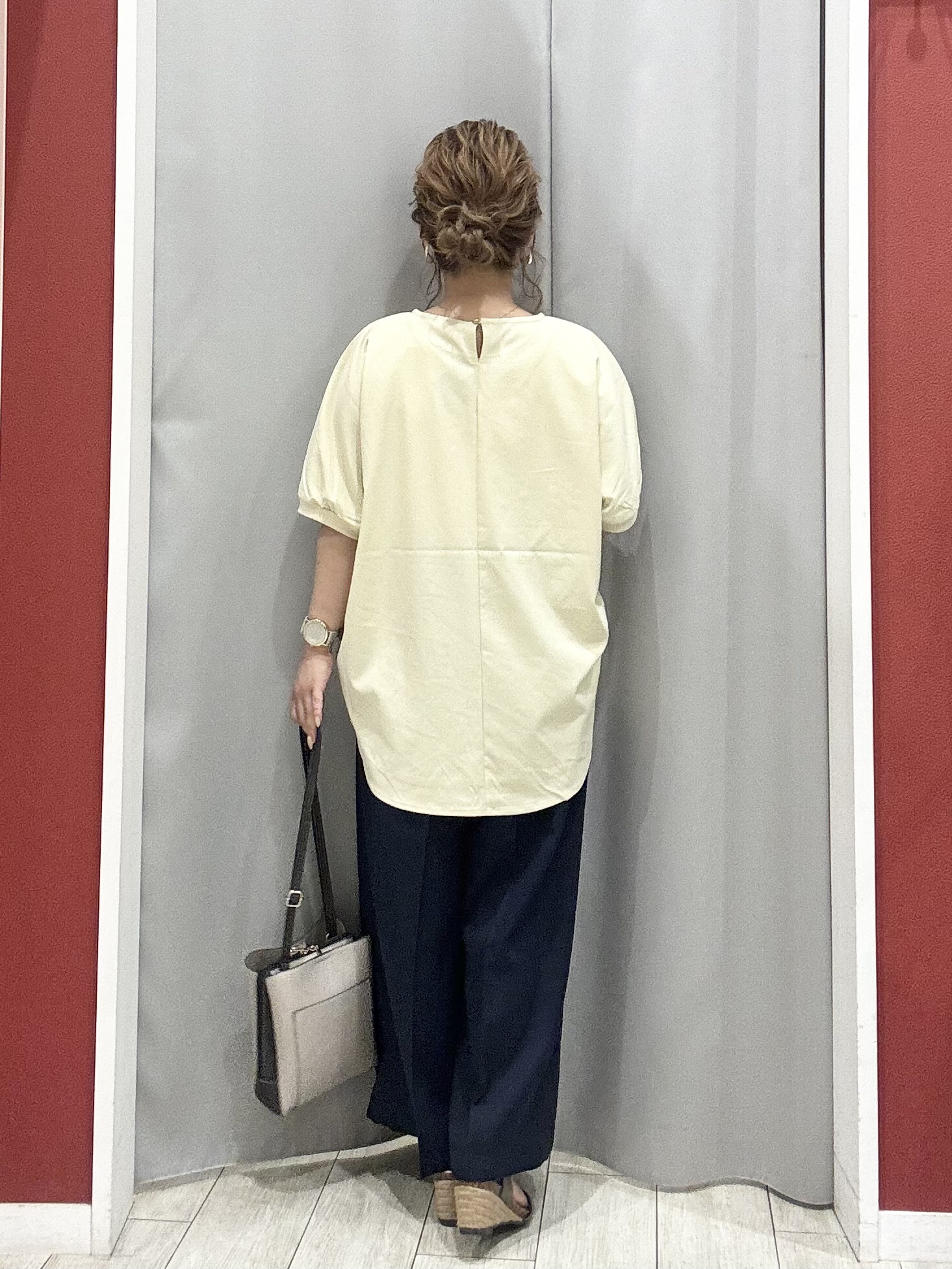 shioさんの「SHOO･LA･RUE｜【洗濯後しわになりにくい】インせず着られる さらっとタッチのドルマンブラウス」を使ったコーディネート