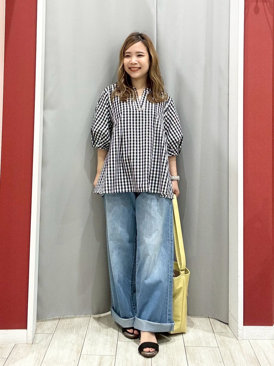 shioさんの「SHOO･LA･RUE｜【洗濯機可/体型カバー】羽織るだけで雰囲気変わる 柄アソート ポンチョ風シアーシャツ」を使ったコーディネート