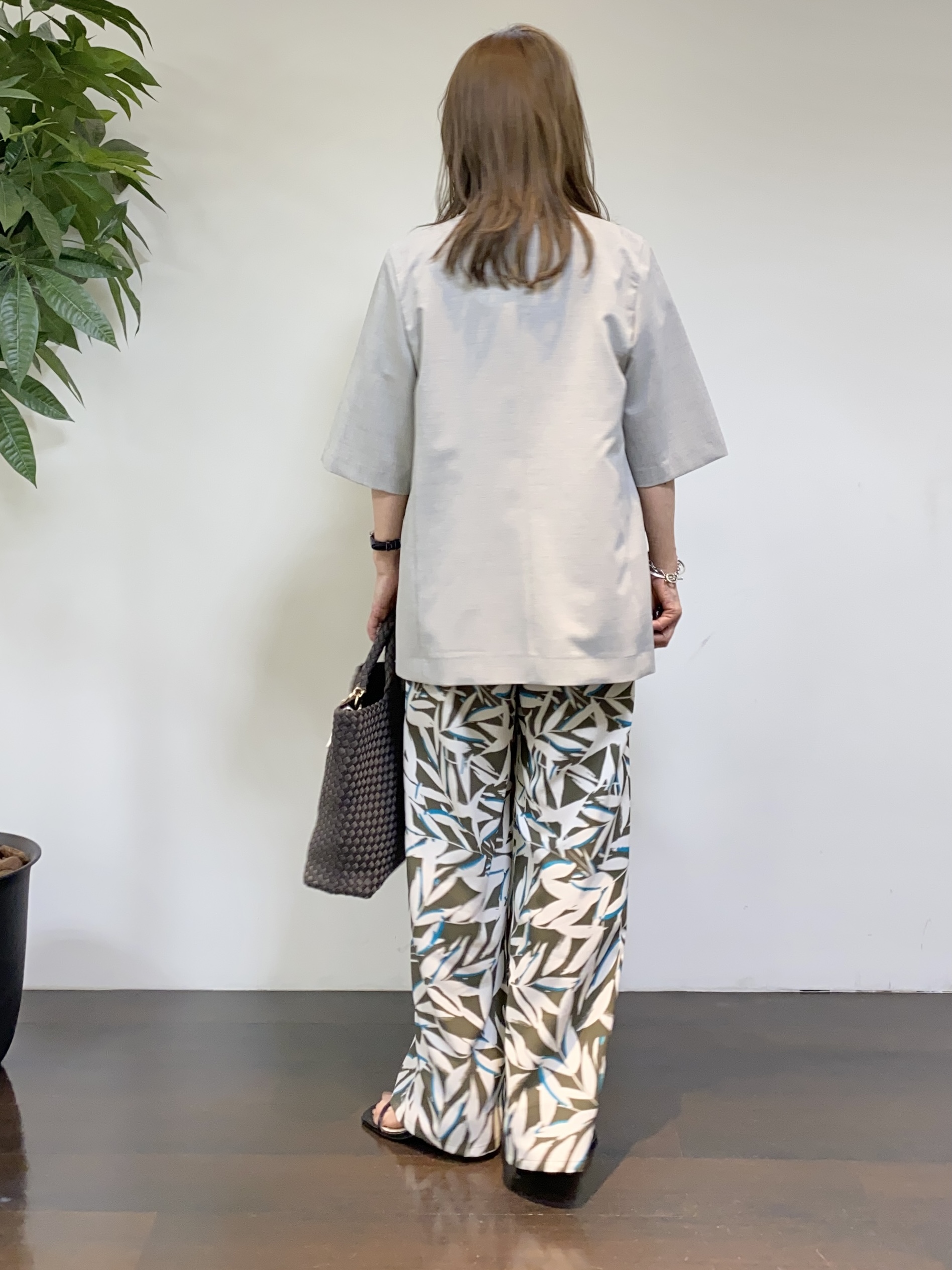 tomoさんの「UNTITLED｜【シワになりにくい/セットアップ可/接触冷感】ハーフスリーブジャケット」を使ったコーディネート