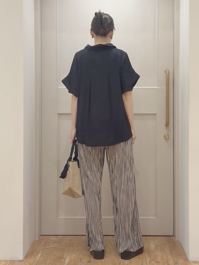tamuさんの「SHOO･LA･RUE｜【S-LL/洗濯機可】インせず着られる 裾タック スキッパーシャツ」を使ったコーディネート