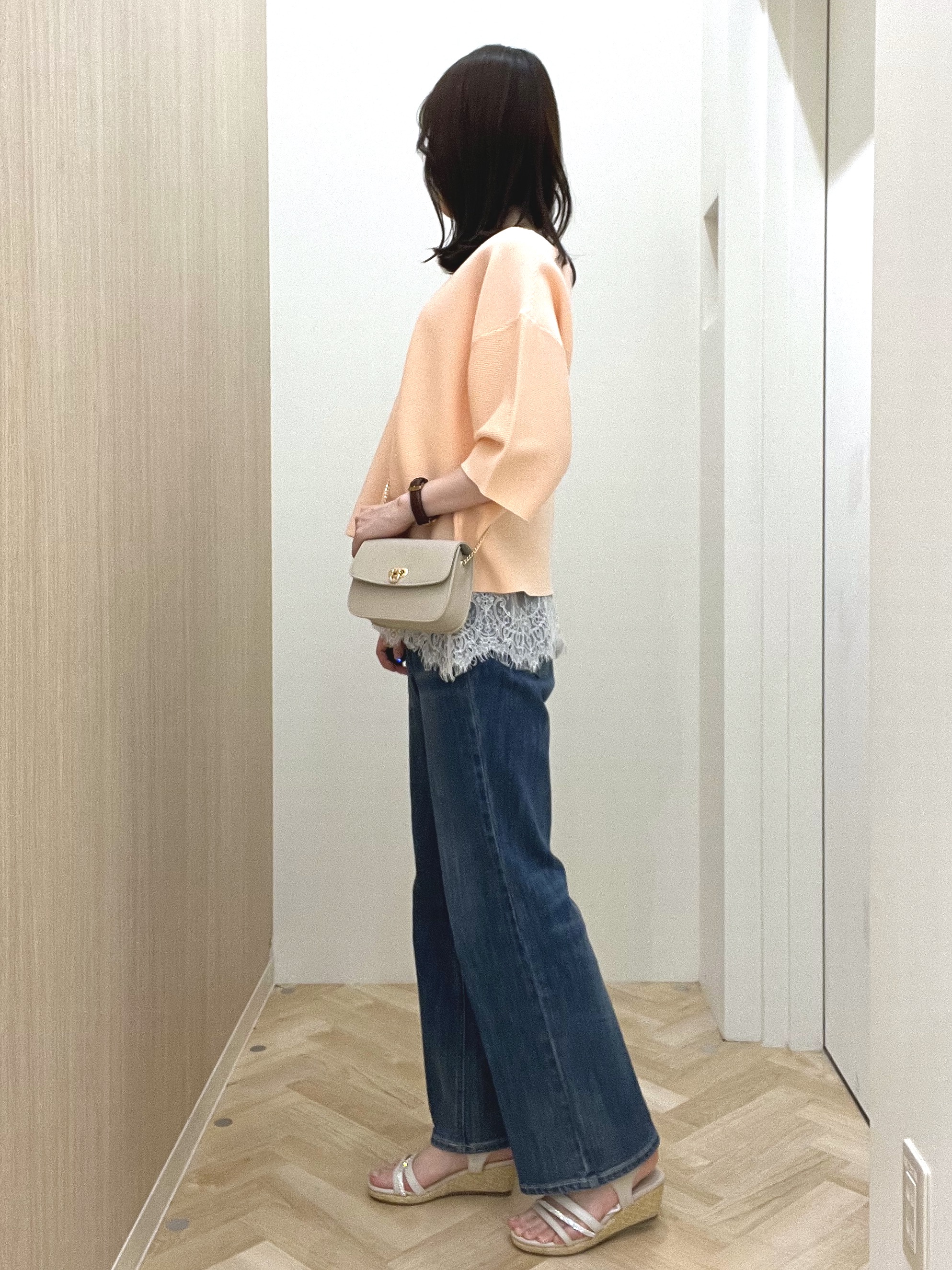  おまつさんの「grove｜【洗濯機OK】レイヤードにもおすすめ、軽やかクロップドニット」を使ったコーディネート