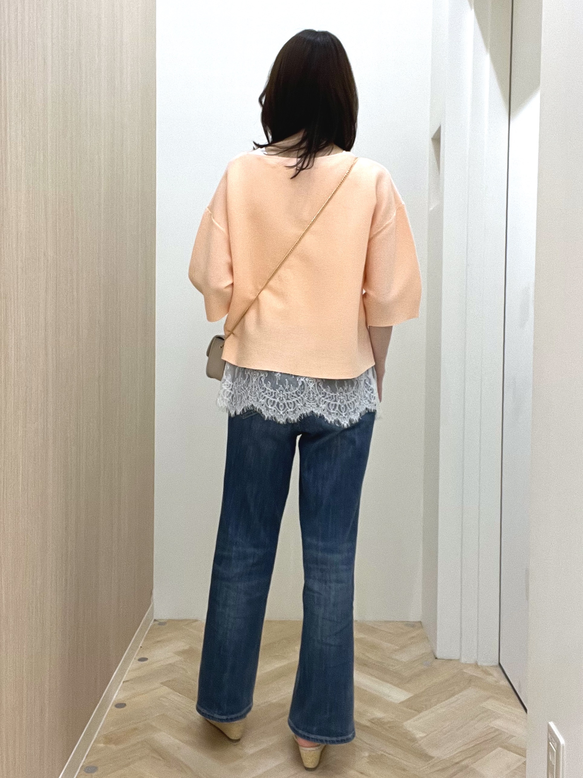  おまつさんの「grove｜【洗濯機OK】レイヤードにもおすすめ、軽やかクロップドニット」を使ったコーディネート