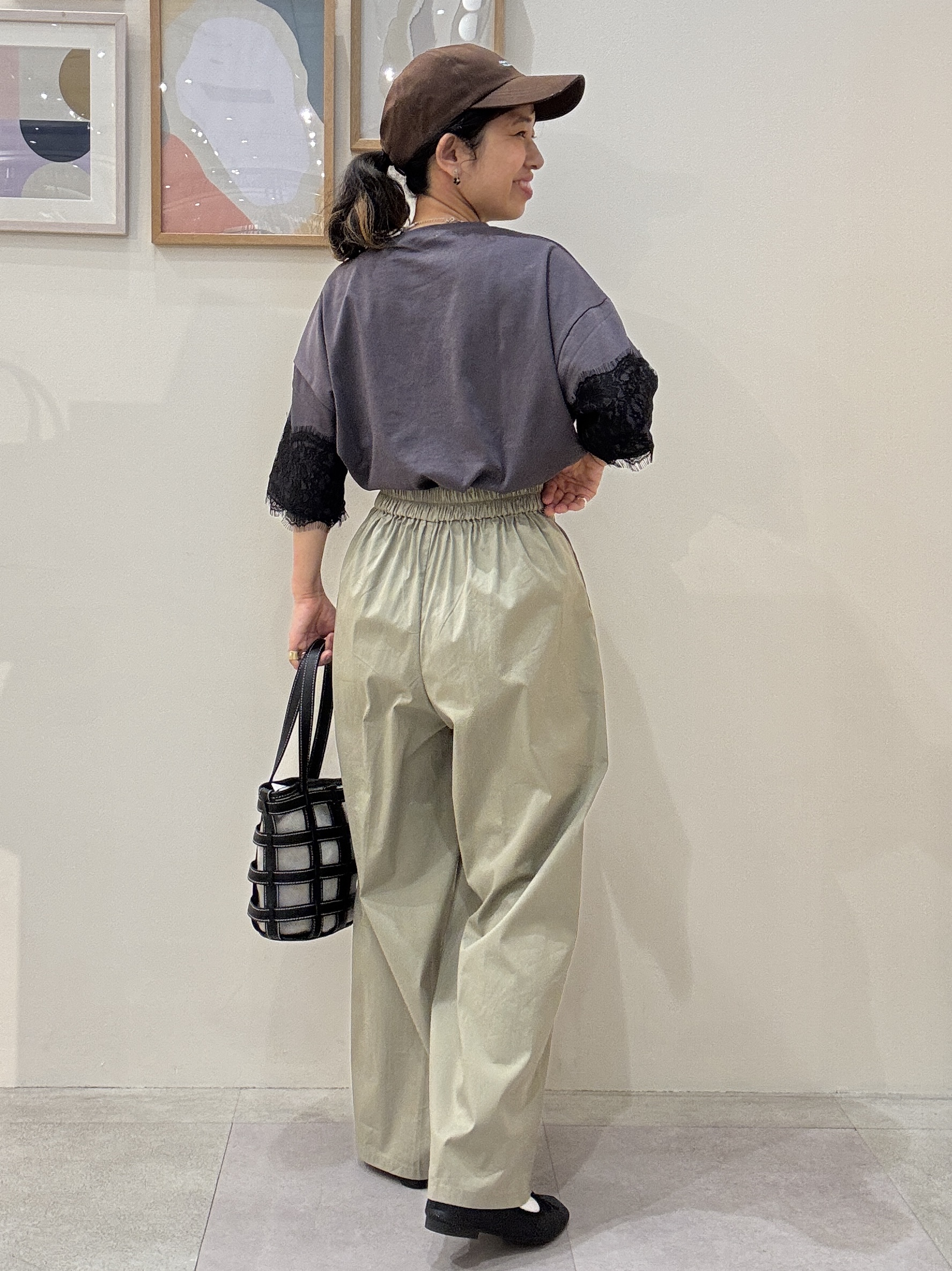 たけぴさんの「SHOO･LA･RUE｜【洗濯機可】レースデザインでこなれ見え ロゴプリントTシャツ」を使ったコーディネート