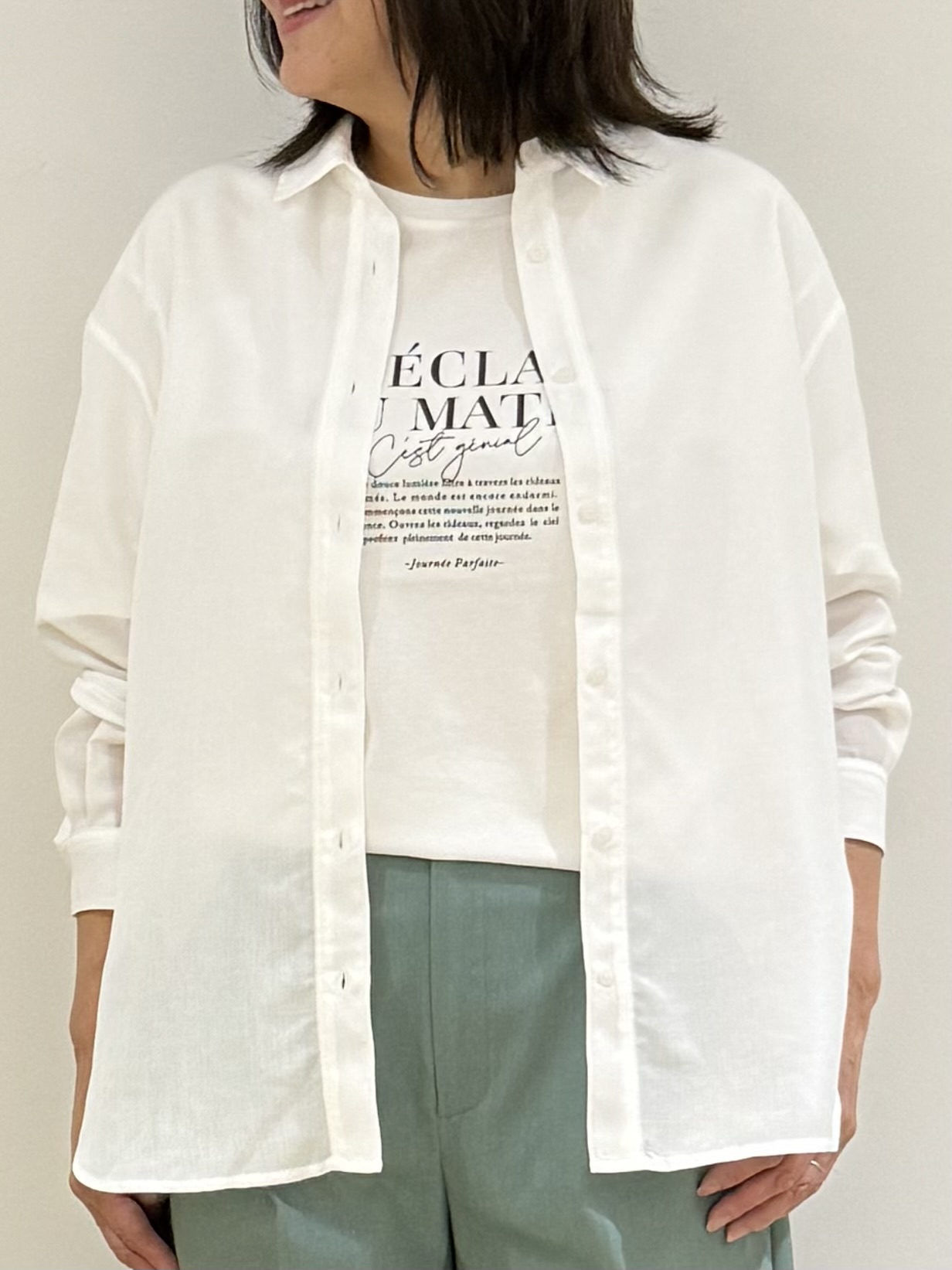 Lilyさんの「grove｜【洗濯機OK】朝晩の気温差に◎軽やかシアーシャツ」を使ったコーディネート