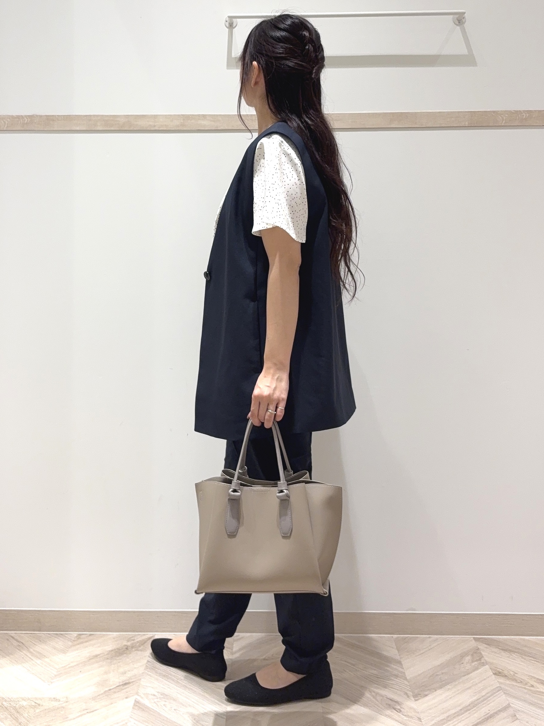 nanaさんの「SHOO･LA･RUE｜【UV/セットアップ可】洗濯後しわになりにくい スキッパーブラウス」を使ったコーディネート