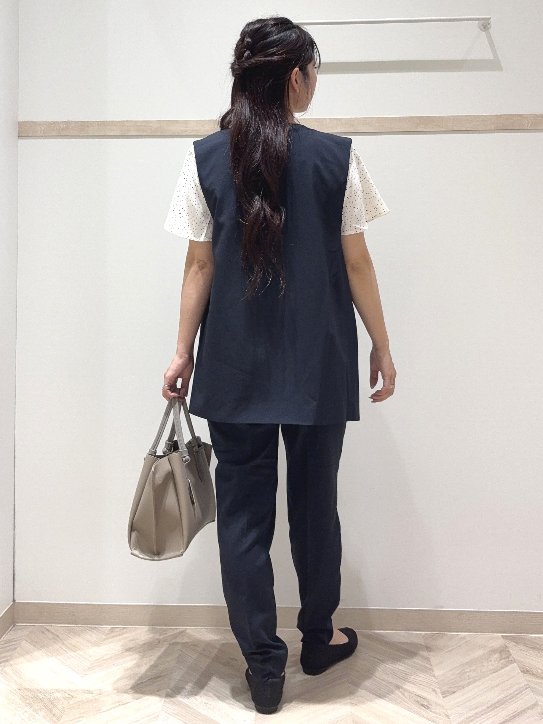 nanaさんの「SHOO･LA･RUE｜【UV/セットアップ可】洗濯後しわになりにくい スキッパーブラウス」を使ったコーディネート