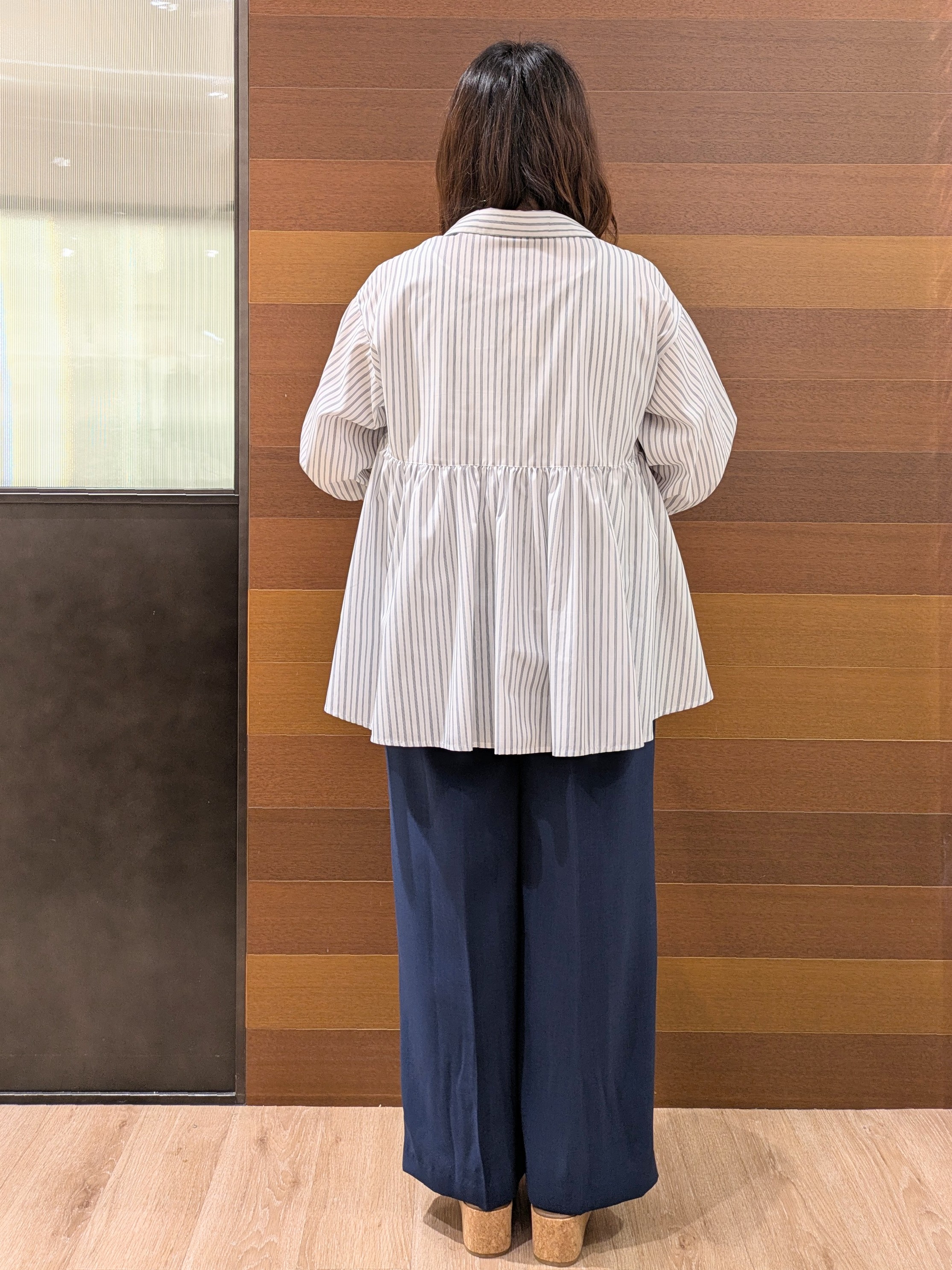むっちゃんさんの「OPAQUE.CLIP｜スキッパーペプラムブラウス【洗濯機OK】」を使ったコーディネート