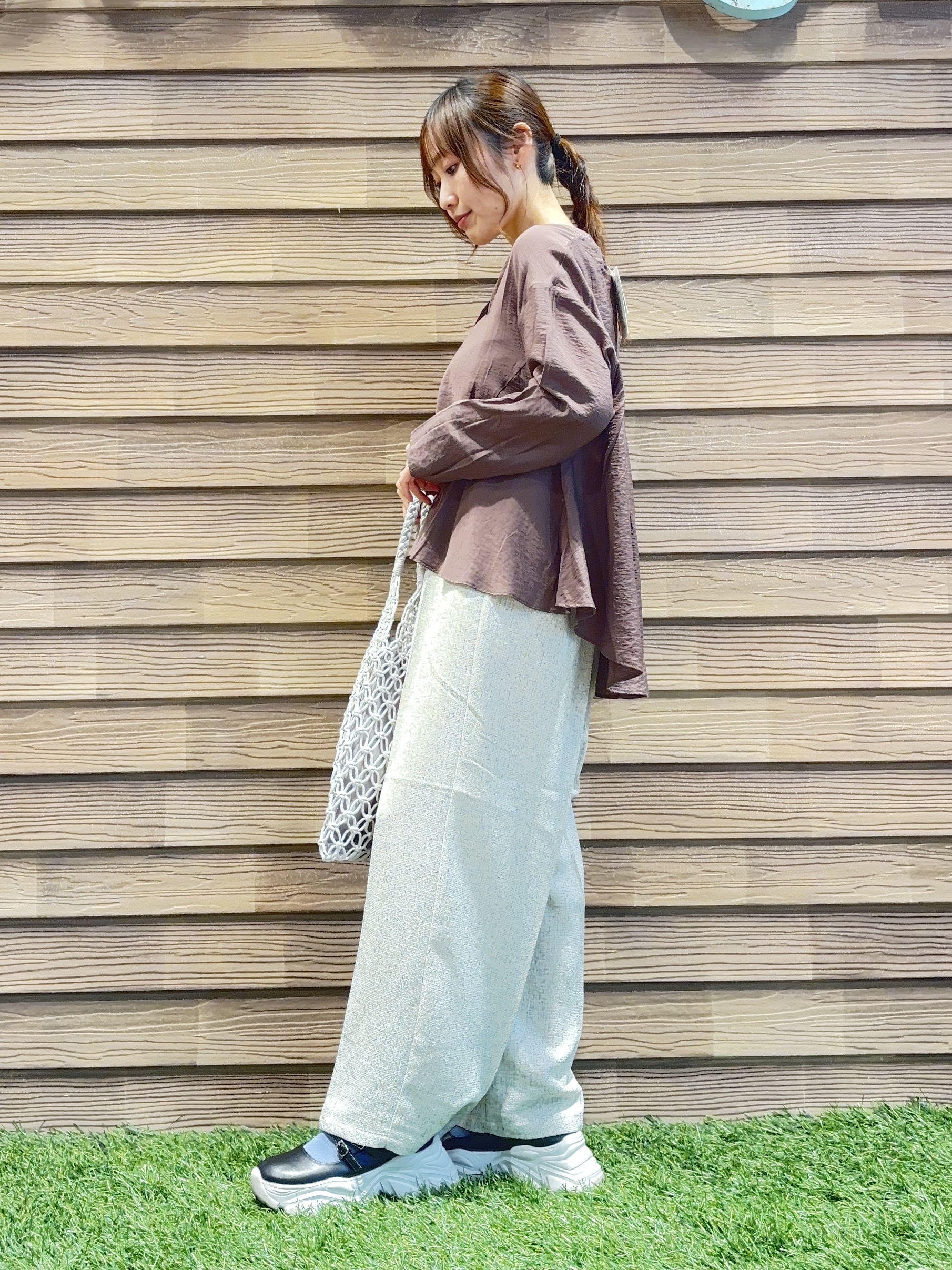 himiさんの「SHOO･LA･RUE｜【洗濯機可/S-LL】カップ付き Wストラップ テレコキャミソール」を使ったコーディネート