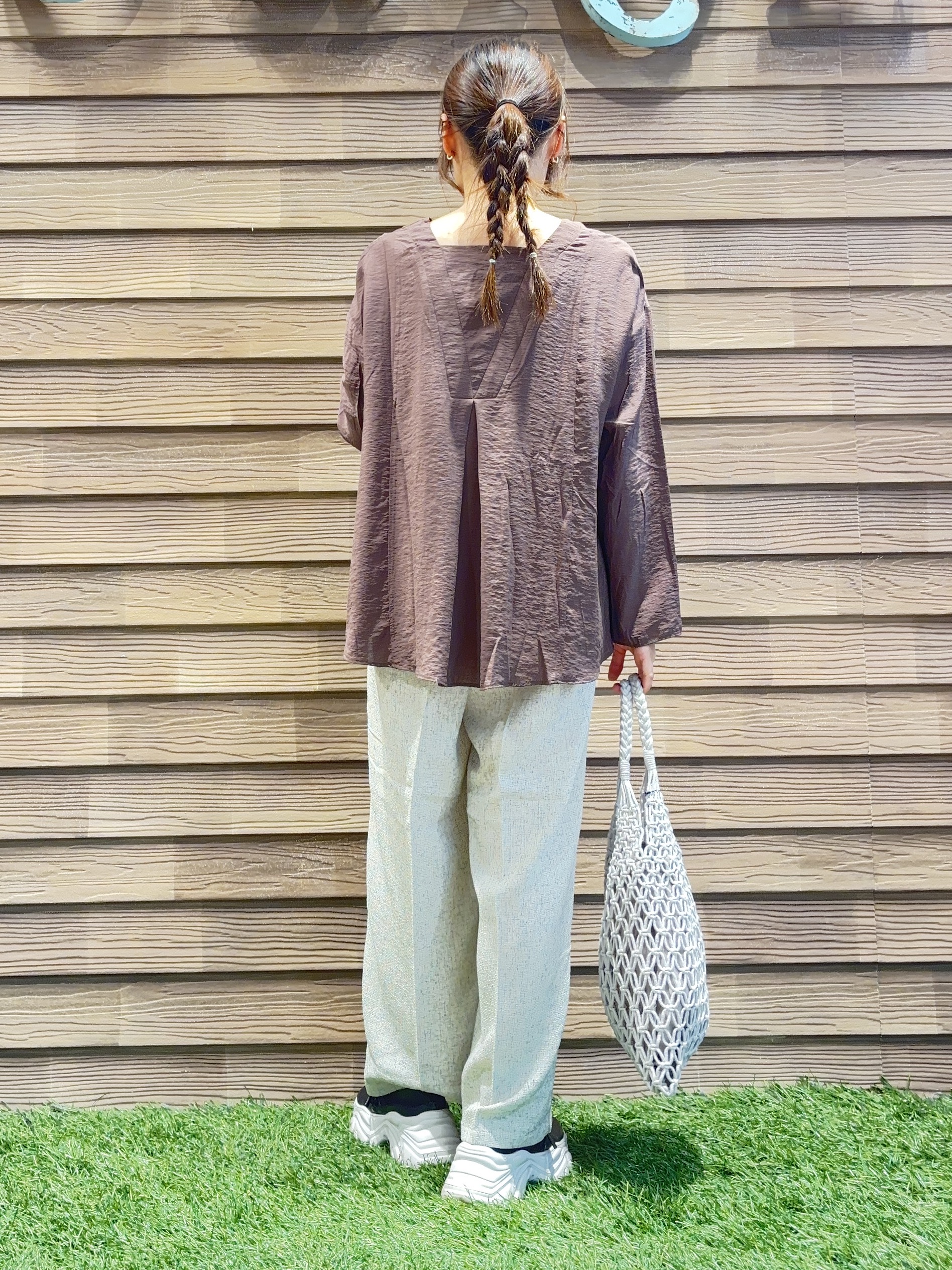 himiさんの「SHOO･LA･RUE｜【洗濯機可/S-LL】カップ付き Wストラップ テレコキャミソール」を使ったコーディネート
