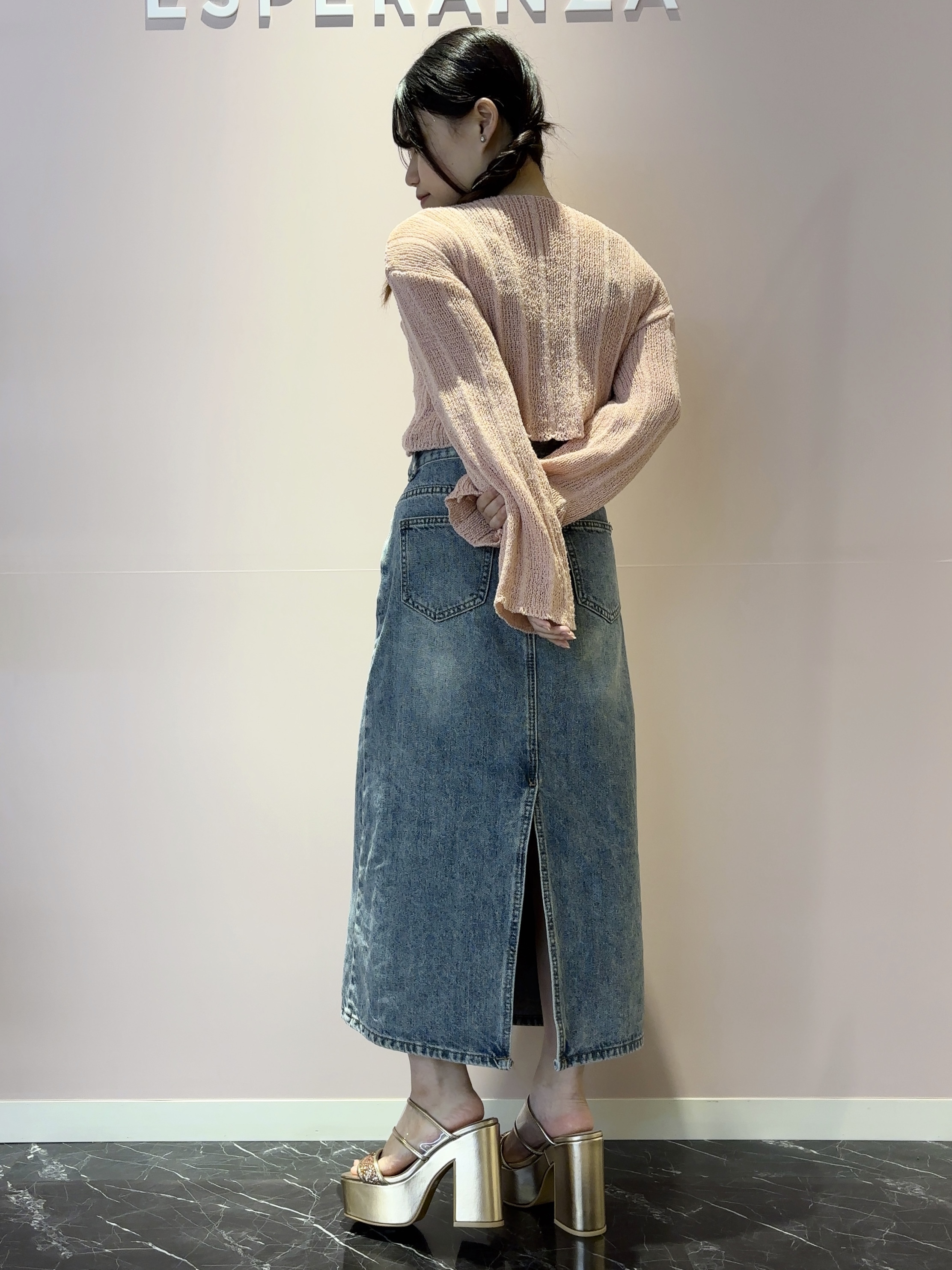 まっきーさんの「ESPERANZA｜【ラク盛り/約12cm】ラク盛り厚底ミュール」を使ったコーディネート