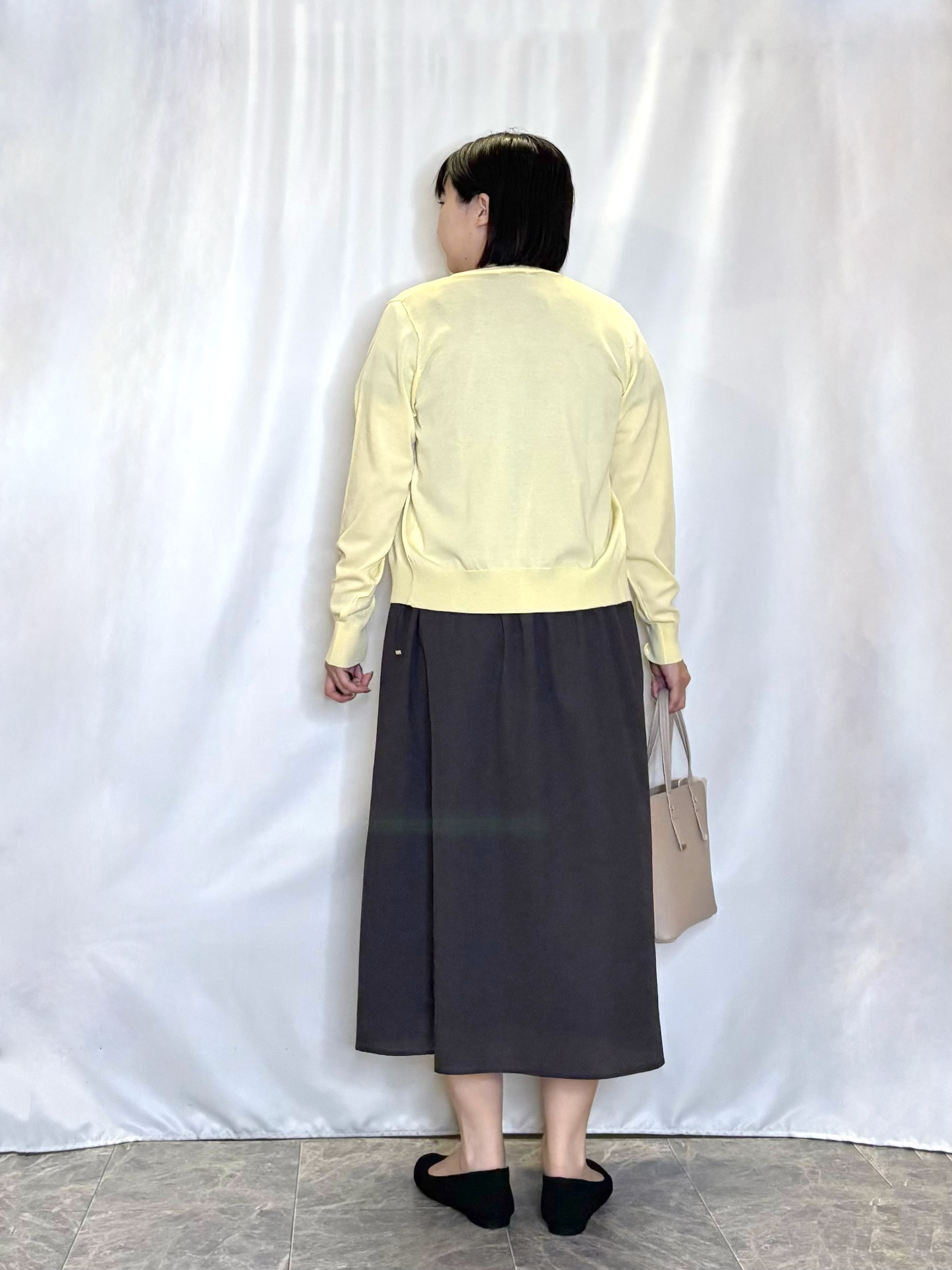 ネリさんの「SHOO･LA･RUE｜【洗濯機可/UV/アンチピリング/S-LL】いろいろボタンが華やか クルーネックカーディガン」を使ったコーディネート