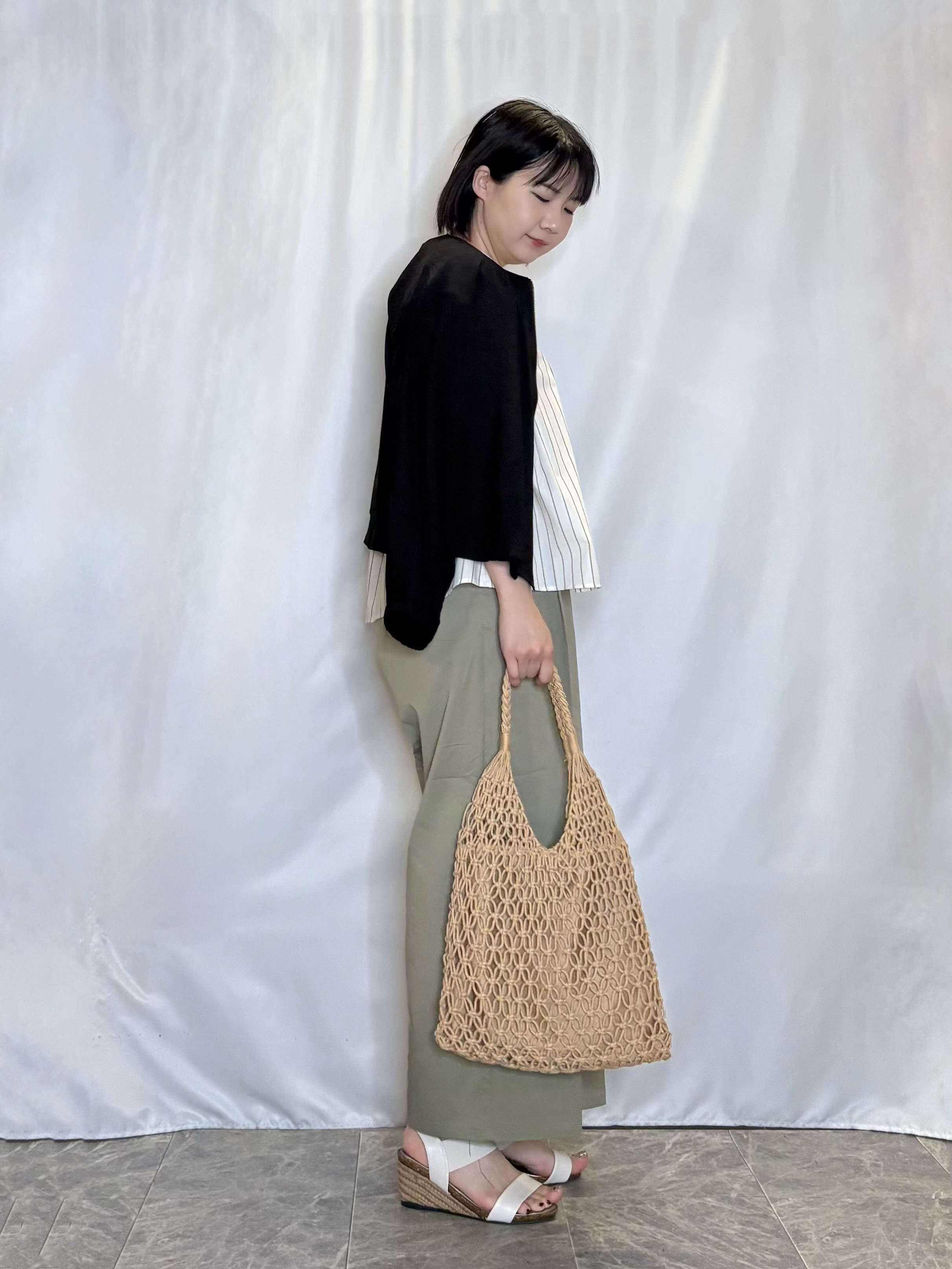 ネリさんの「SHOO･LA･RUE｜【高レビュー/洗濯後しわになりにくい/インせず着られる】自然に体型カバー 麻調ペプラムブラウス」を使ったコーディネート