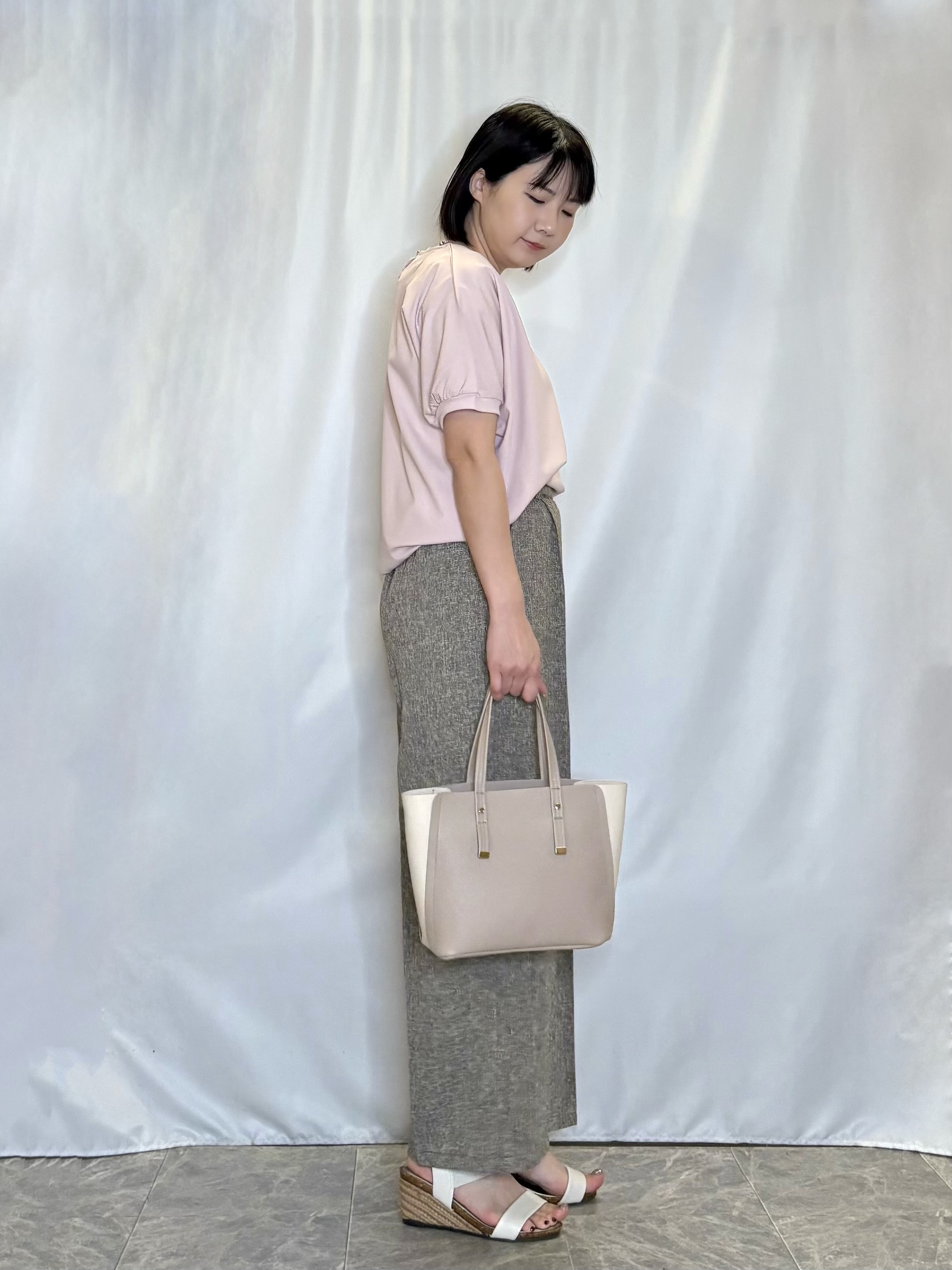 ネリさんの「SHOO･LA･RUE｜【洗濯後しわになりにくい】インせず着られる さらっとタッチのドルマンブラウス」を使ったコーディネート