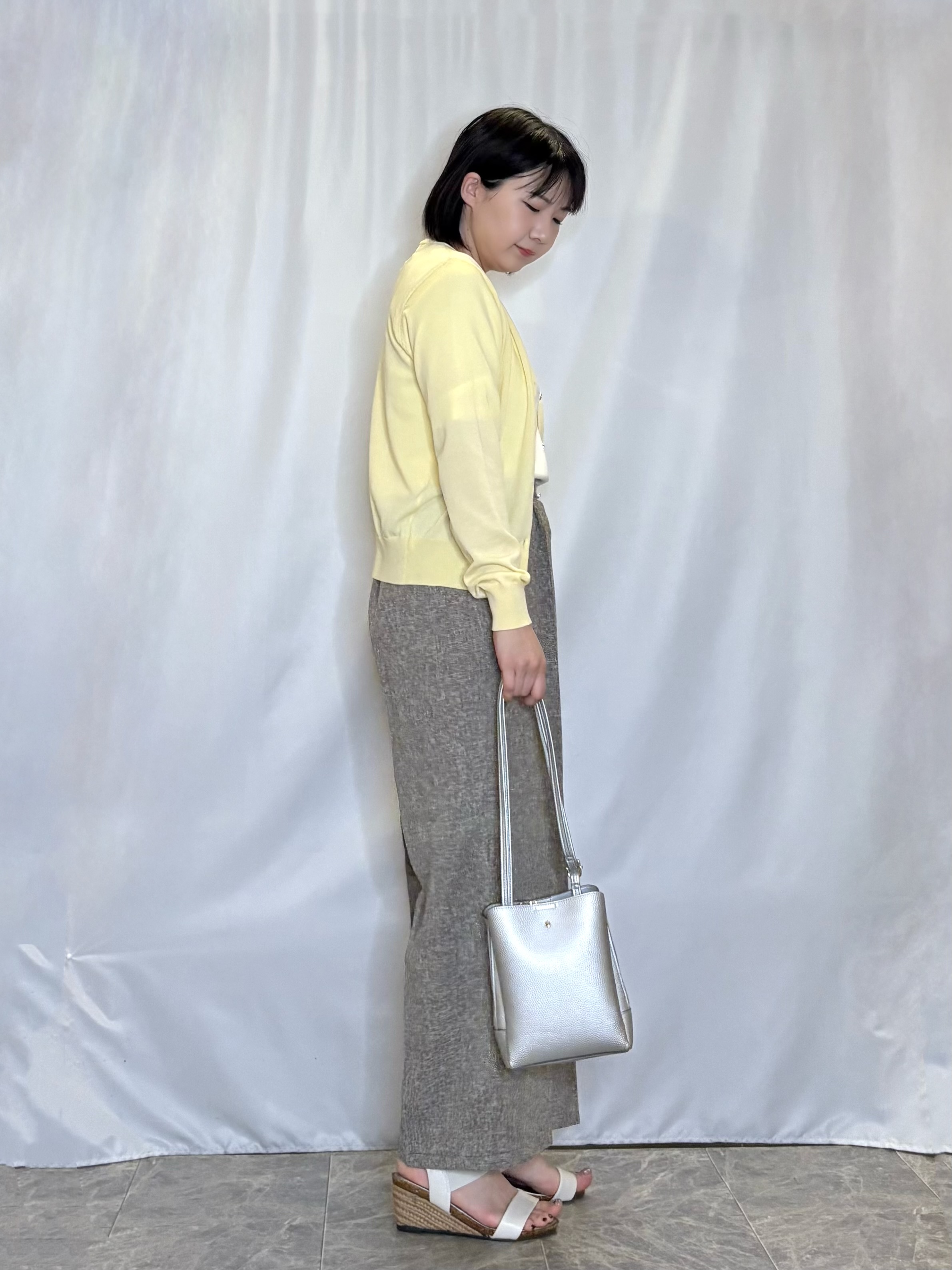 ネリさんの「SHOO･LA･RUE｜【洗濯機可/UV/アンチピリング/S-LL】いろいろボタンが華やか クルーネックカーディガン」を使ったコーディネート