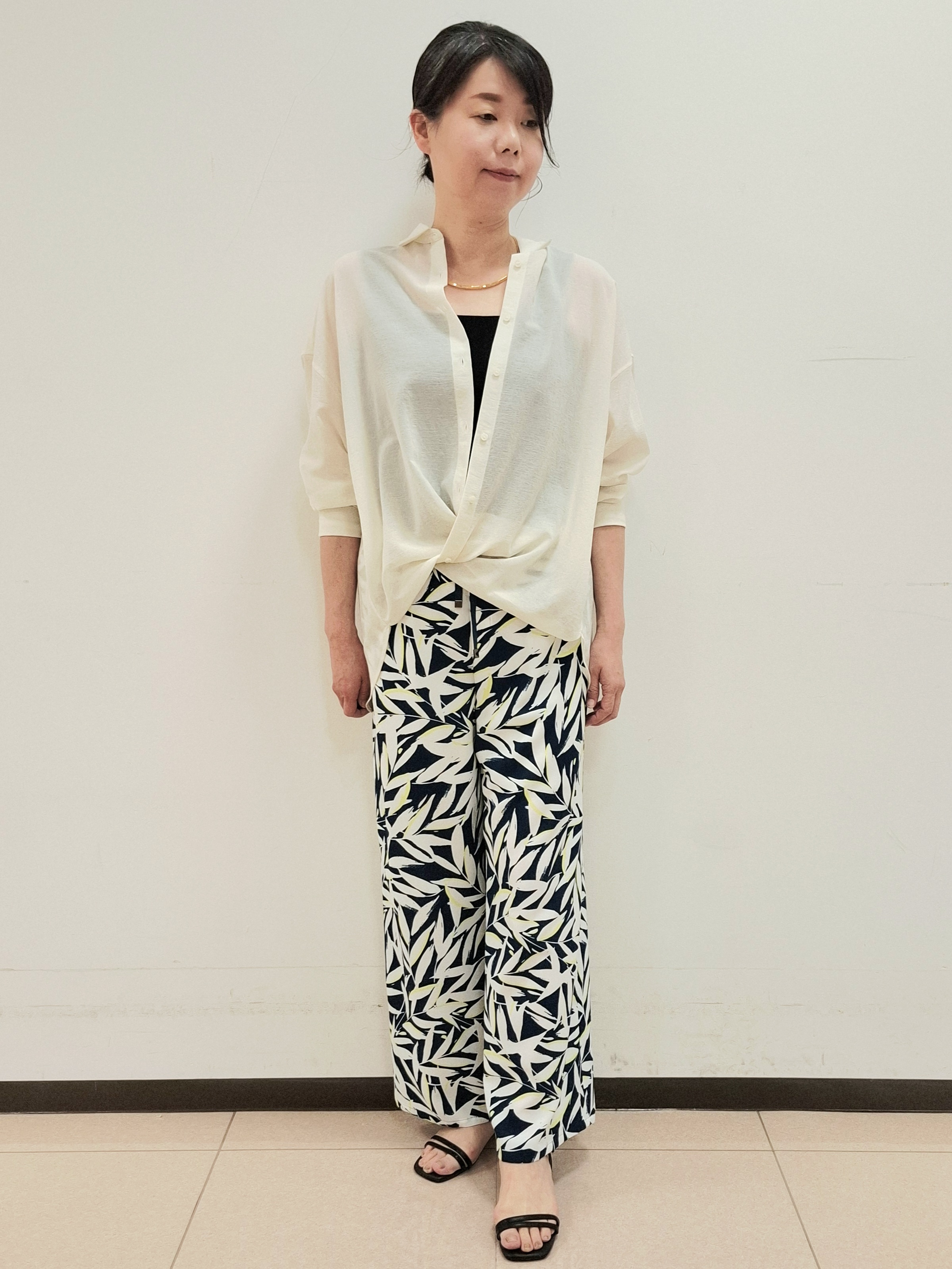 ねぎさんの「UNTITLED｜◆【2WAY/マシンウォッシャブル】カシュクールデザインシャツ」を使ったコーディネート