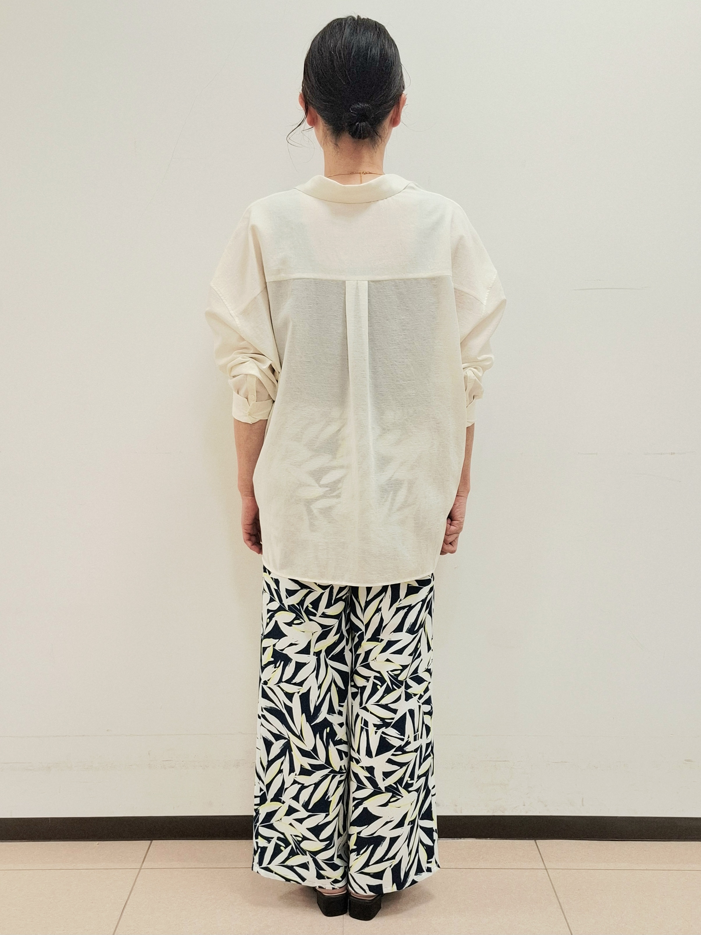 ねぎさんの「UNTITLED｜◆【2WAY/マシンウォッシャブル】カシュクールデザインシャツ」を使ったコーディネート