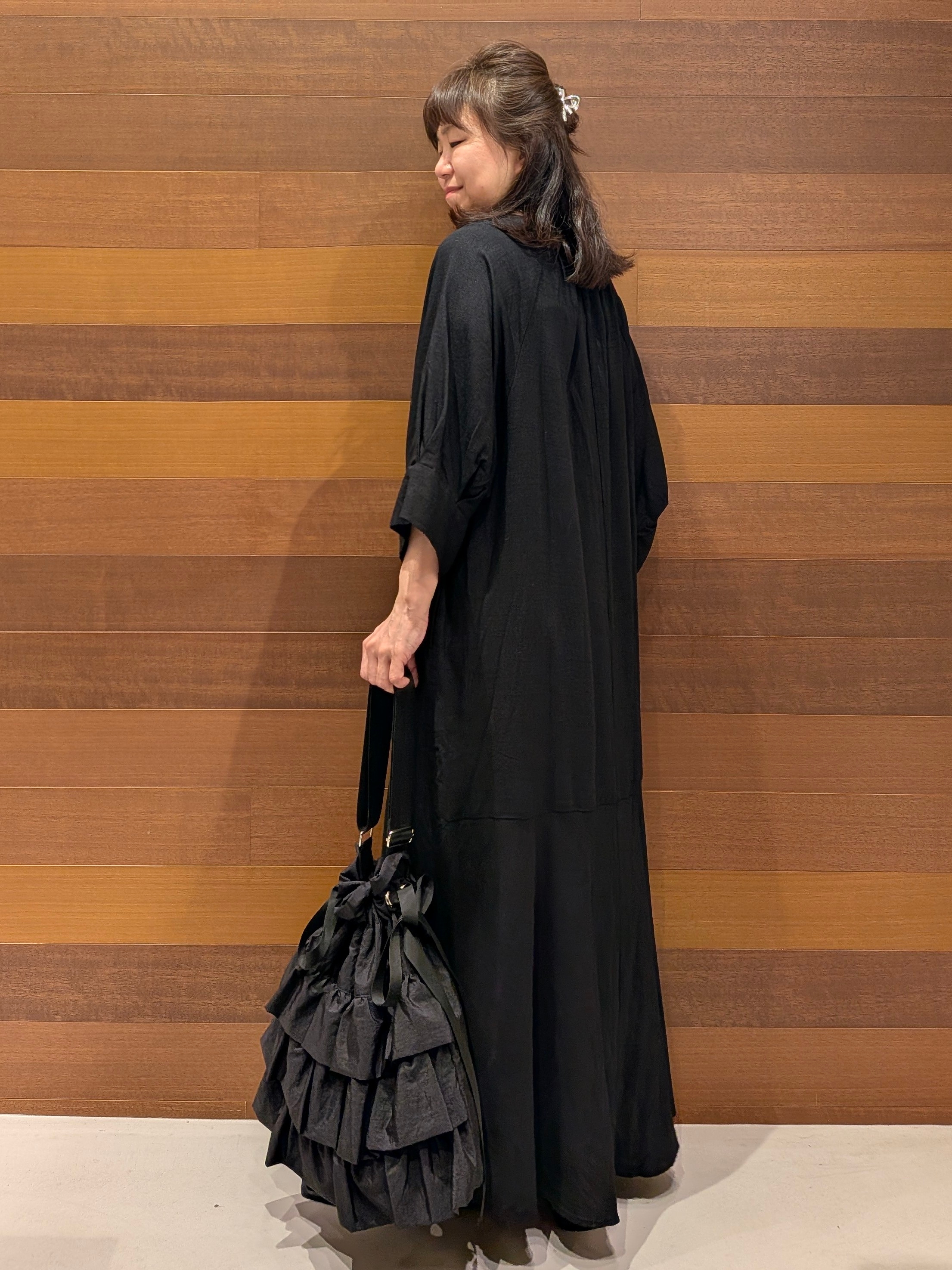 momoさんの「OPAQUE.CLIP｜キーネックロングワンピース【洗える】」を使ったコーディネート
