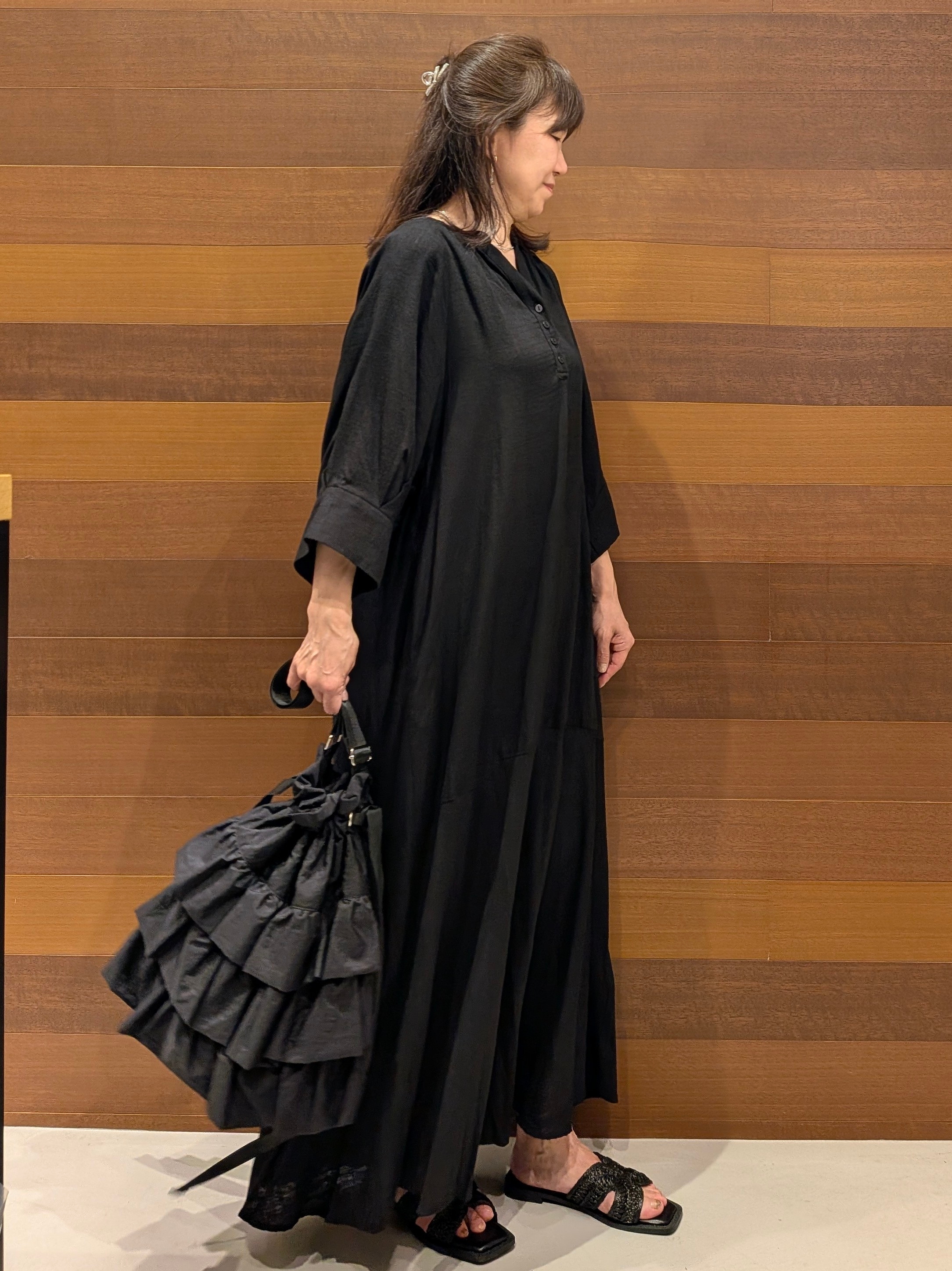 momoさんの「OPAQUE.CLIP｜キーネックロングワンピース【洗える】」を使ったコーディネート