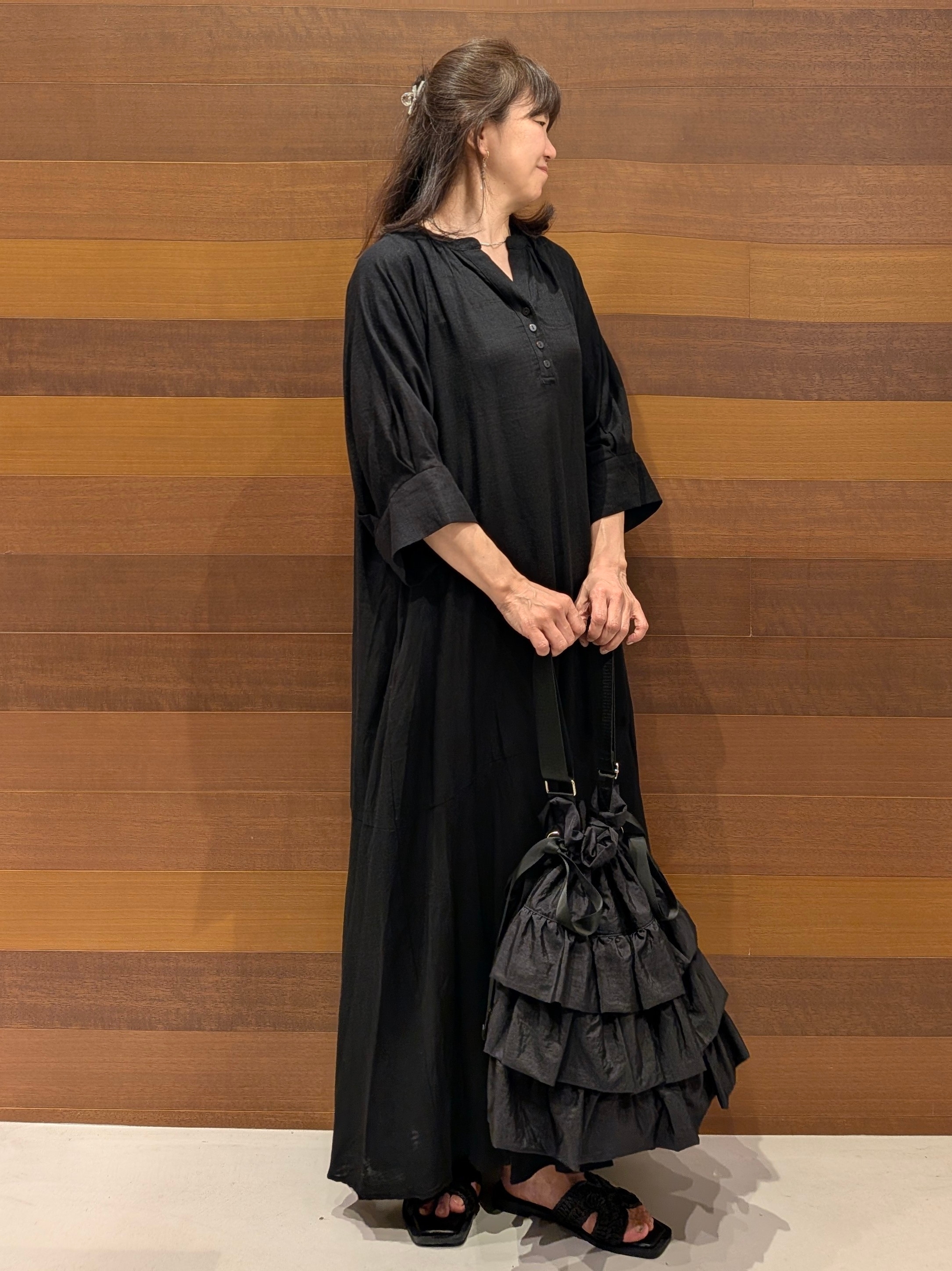 momoさんの「OPAQUE.CLIP｜キーネックロングワンピース【洗える】」を使ったコーディネート