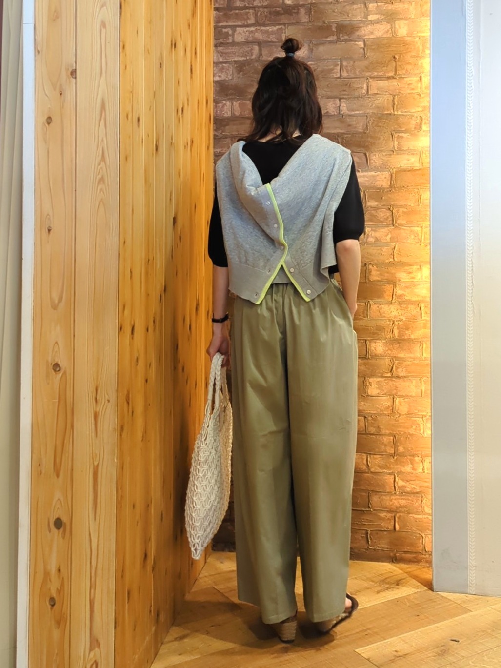 massuさんの「SHOO･LA･RUE｜【毎日洗える/S-LL/UV】上半身すっきり 二の腕見せない5分袖ニット」を使ったコーディネート