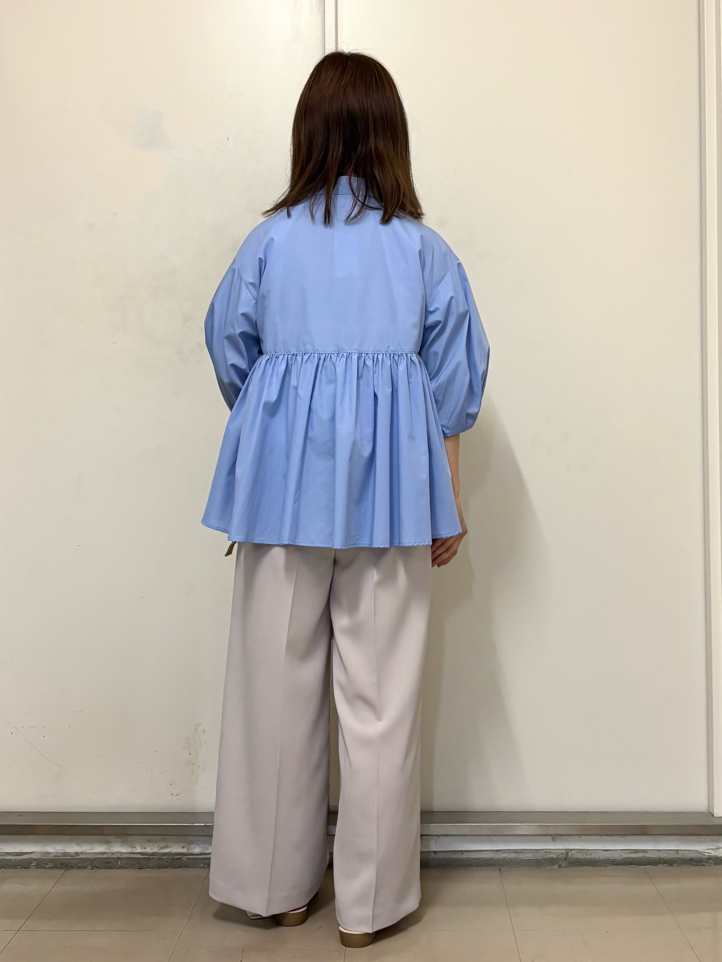やまさんの「OPAQUE.CLIP｜スキッパーペプラムブラウス【洗濯機OK】」を使ったコーディネート