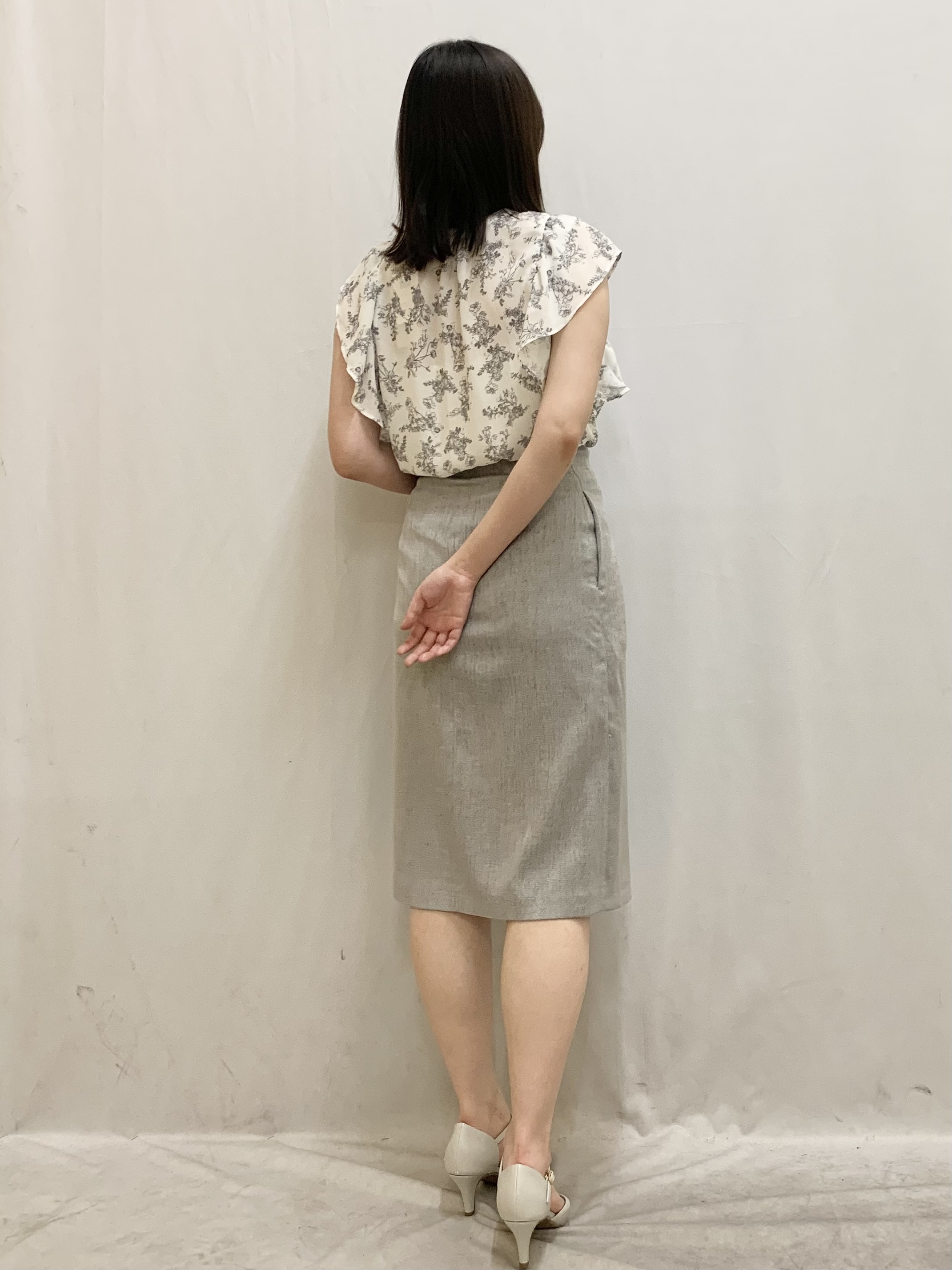 kasumiさんの「index｜◆【日比谷花壇コラボ】線画フラワーピンタックブラウス【防シワ／洗濯機OK】」を使ったコーディネート