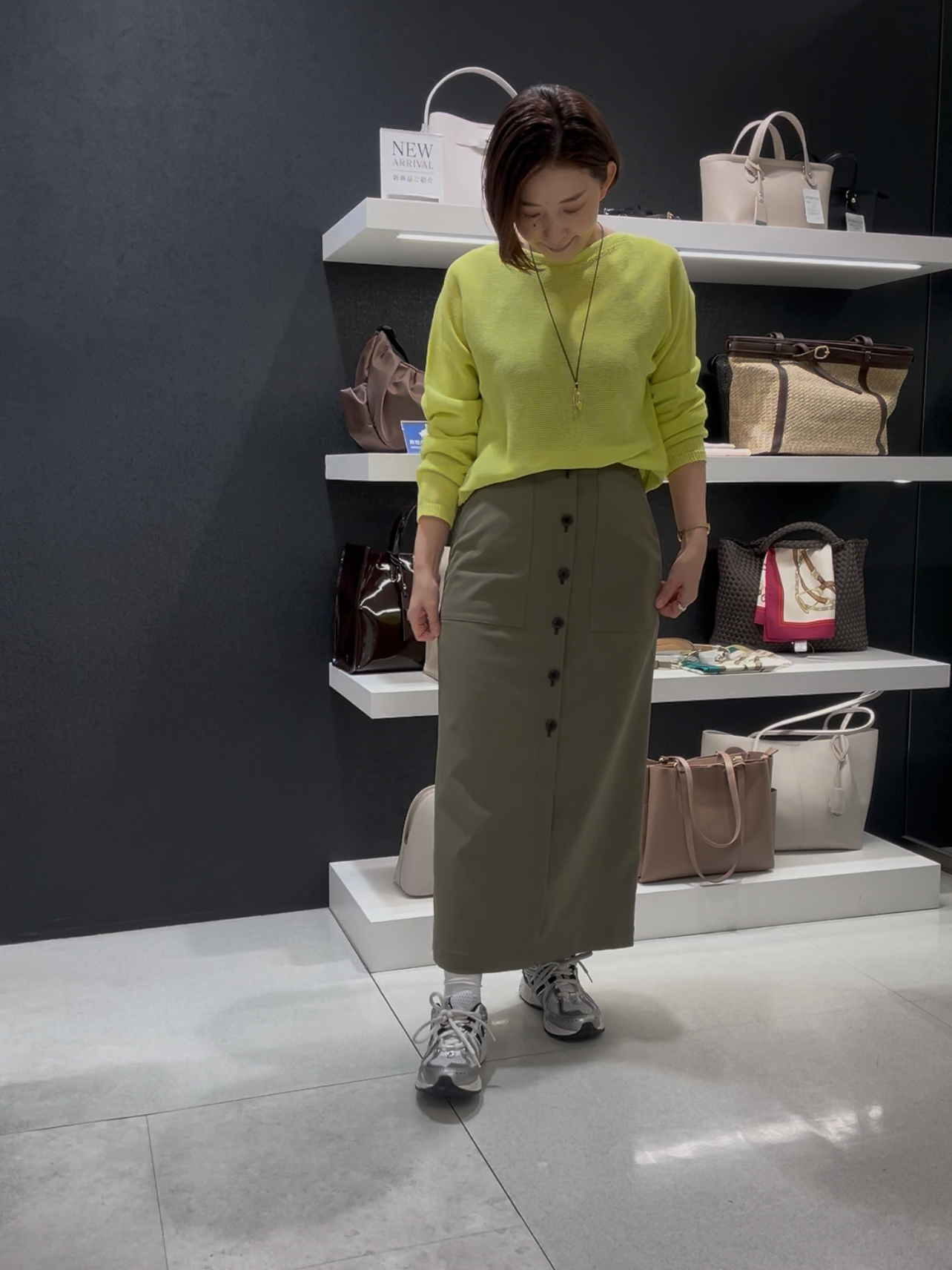 まどかさんの「UNTITLED｜【8色展開/程よい透け感】ドライタッチボートネックニット」を使ったコーディネート