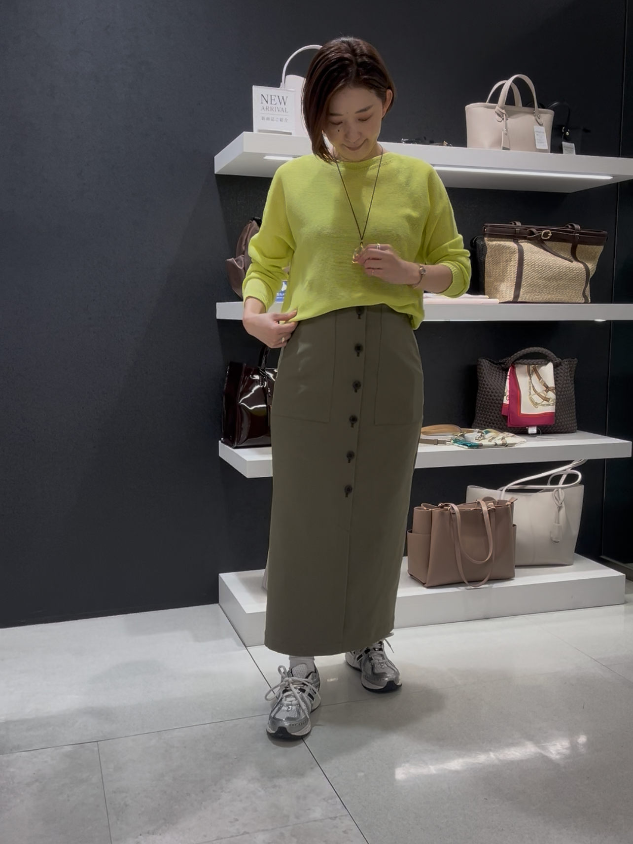 まどかさんの「UNTITLED｜【8色展開/程よい透け感】ドライタッチボートネックニット」を使ったコーディネート