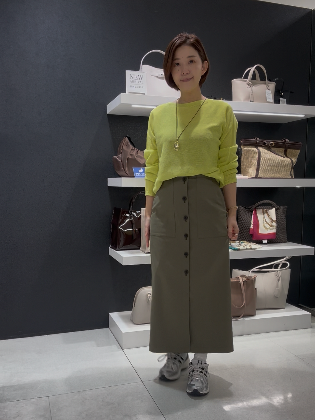 まどかさんの「UNTITLED｜【8色展開/程よい透け感】ドライタッチボートネックニット」を使ったコーディネート