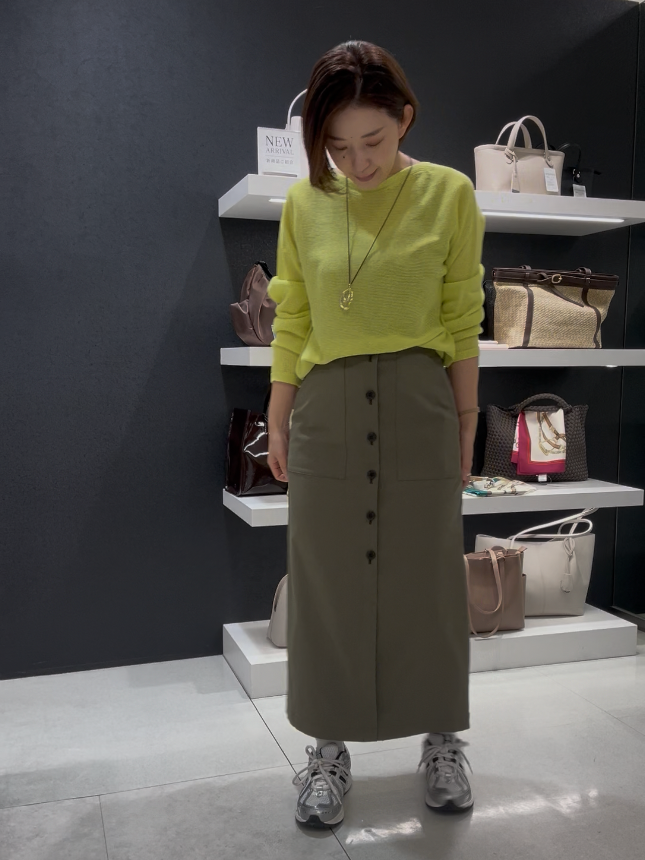 まどかさんの「UNTITLED｜【8色展開/程よい透け感】ドライタッチボートネックニット」を使ったコーディネート