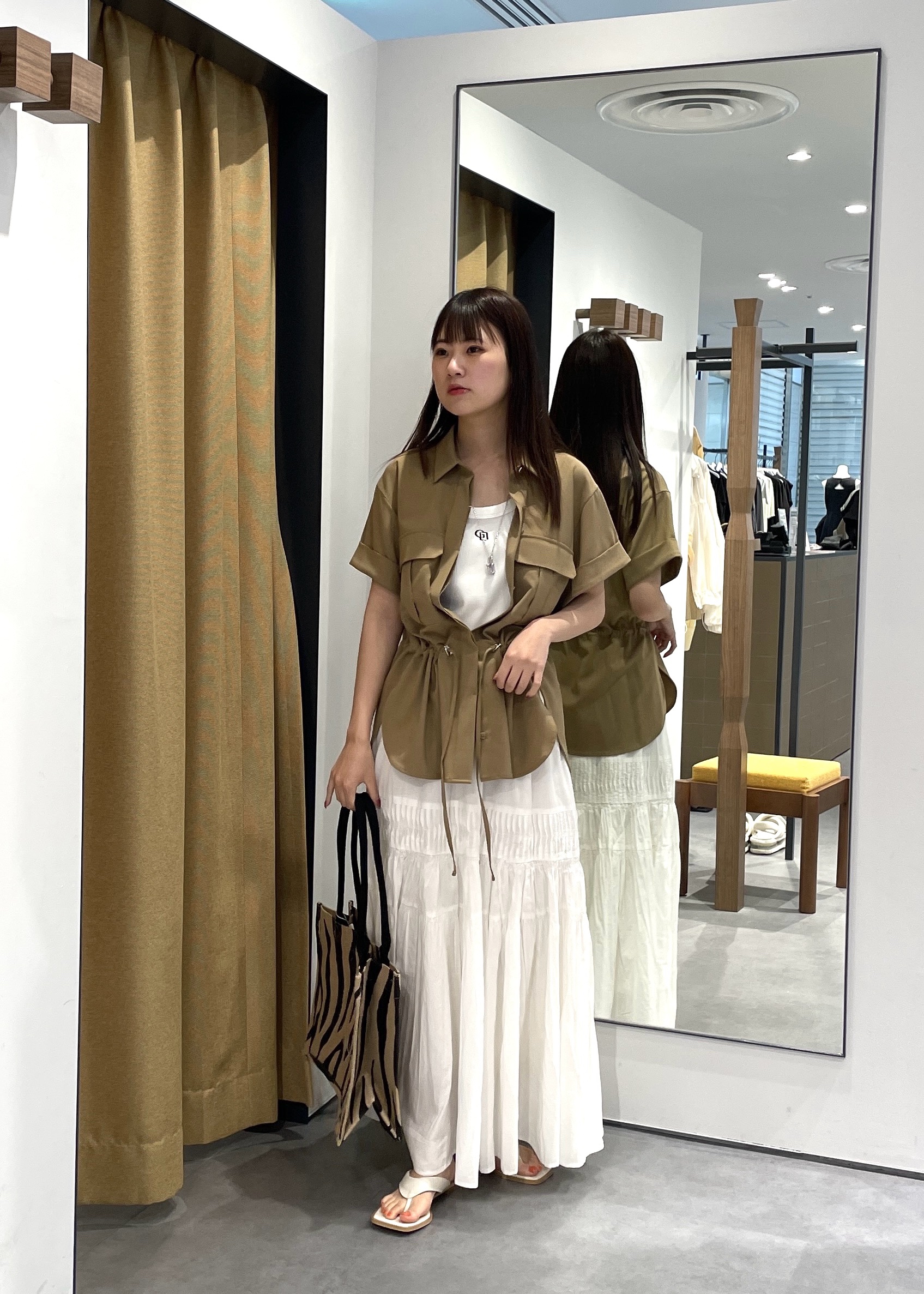 Renoさんの「INDIVI｜Comfy SET UP｜サファリシャツ【セットアップ対応／通勤／カセット服／接触冷感／UVカット】」を使ったコーディネート