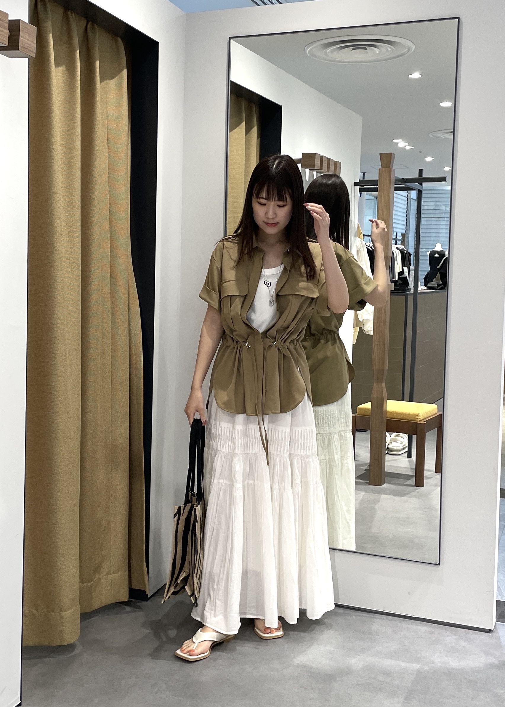 Renoさんの「INDIVI｜Comfy SET UP｜サファリシャツ【セットアップ対応／通勤／カセット服／接触冷感／UVカット】」を使ったコーディネート