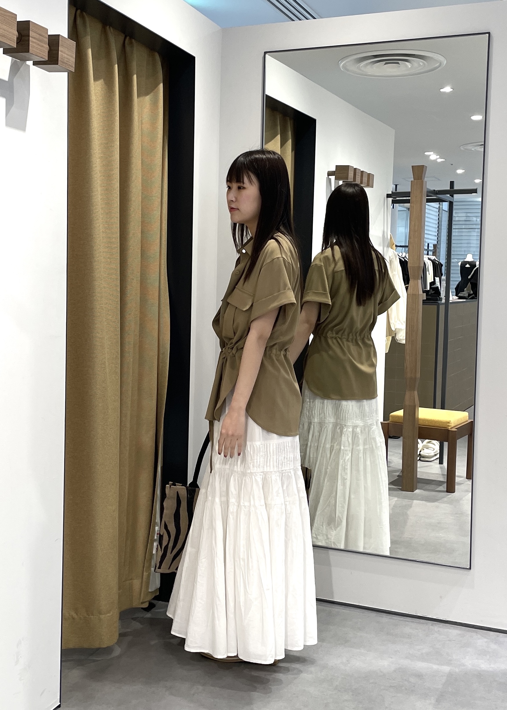 Renoさんの「INDIVI｜Comfy SET UP｜サファリシャツ【セットアップ対応／通勤／カセット服／接触冷感／UVカット】」を使ったコーディネート