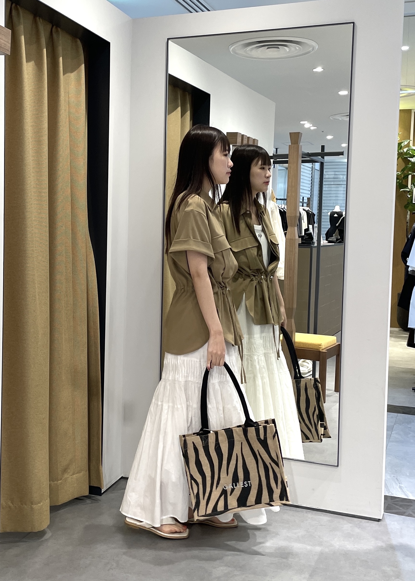Renoさんの「INDIVI｜Comfy SET UP｜サファリシャツ【セットアップ対応／通勤／カセット服／接触冷感／UVカット】」を使ったコーディネート